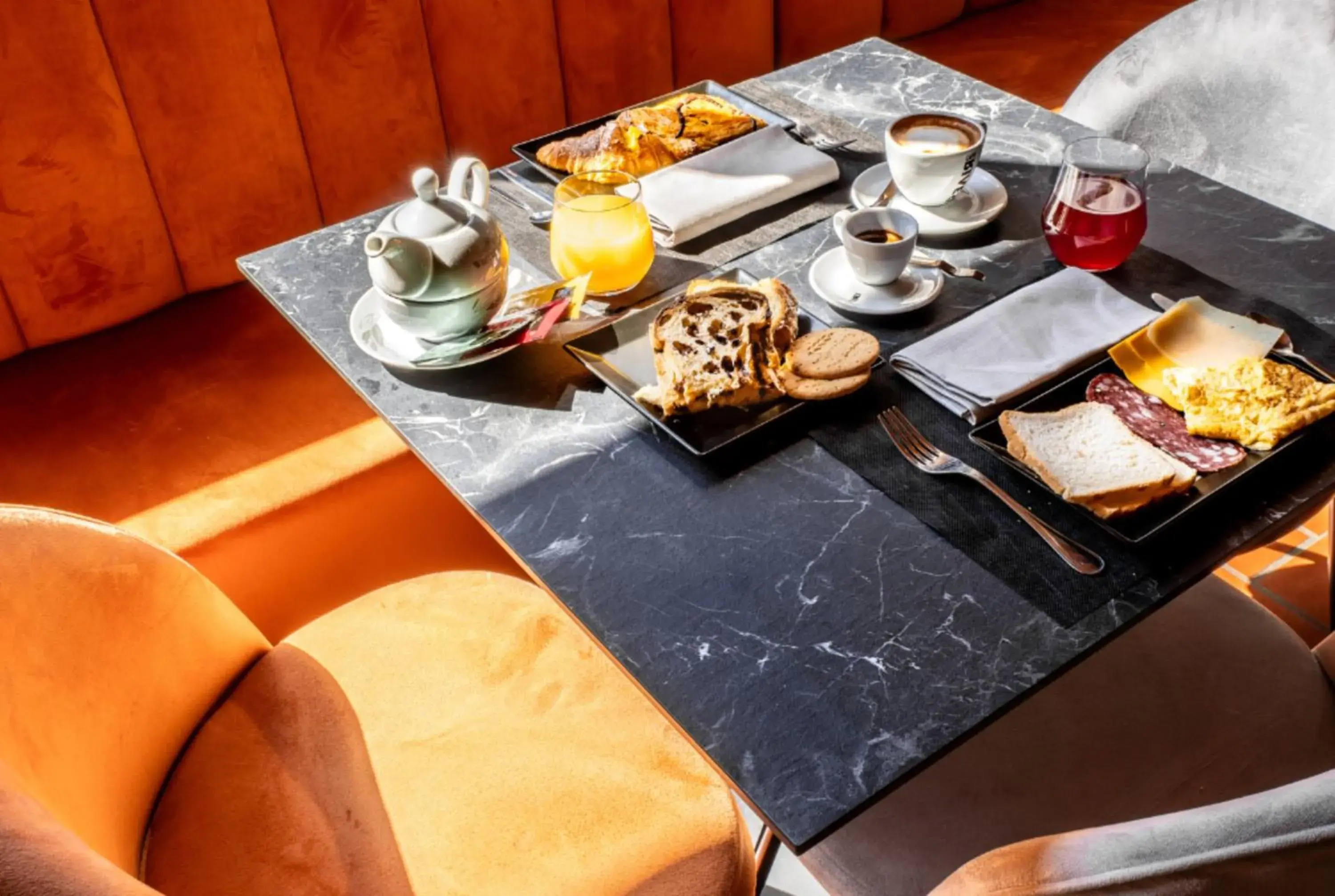 Restaurant/places to eat in Tiber Suite Restaurant/places to eat in Tiber Suite