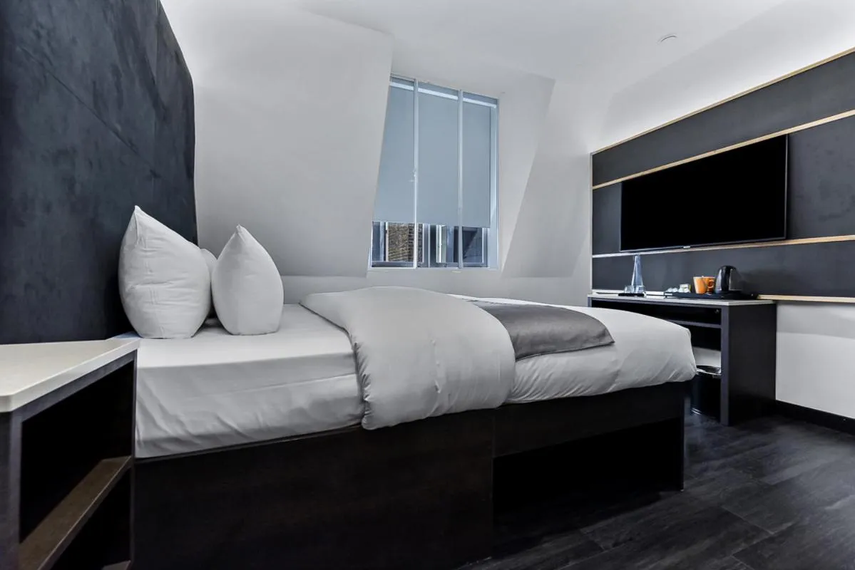 TV and multimedia, Bed in The Z Hotel Leicester Square