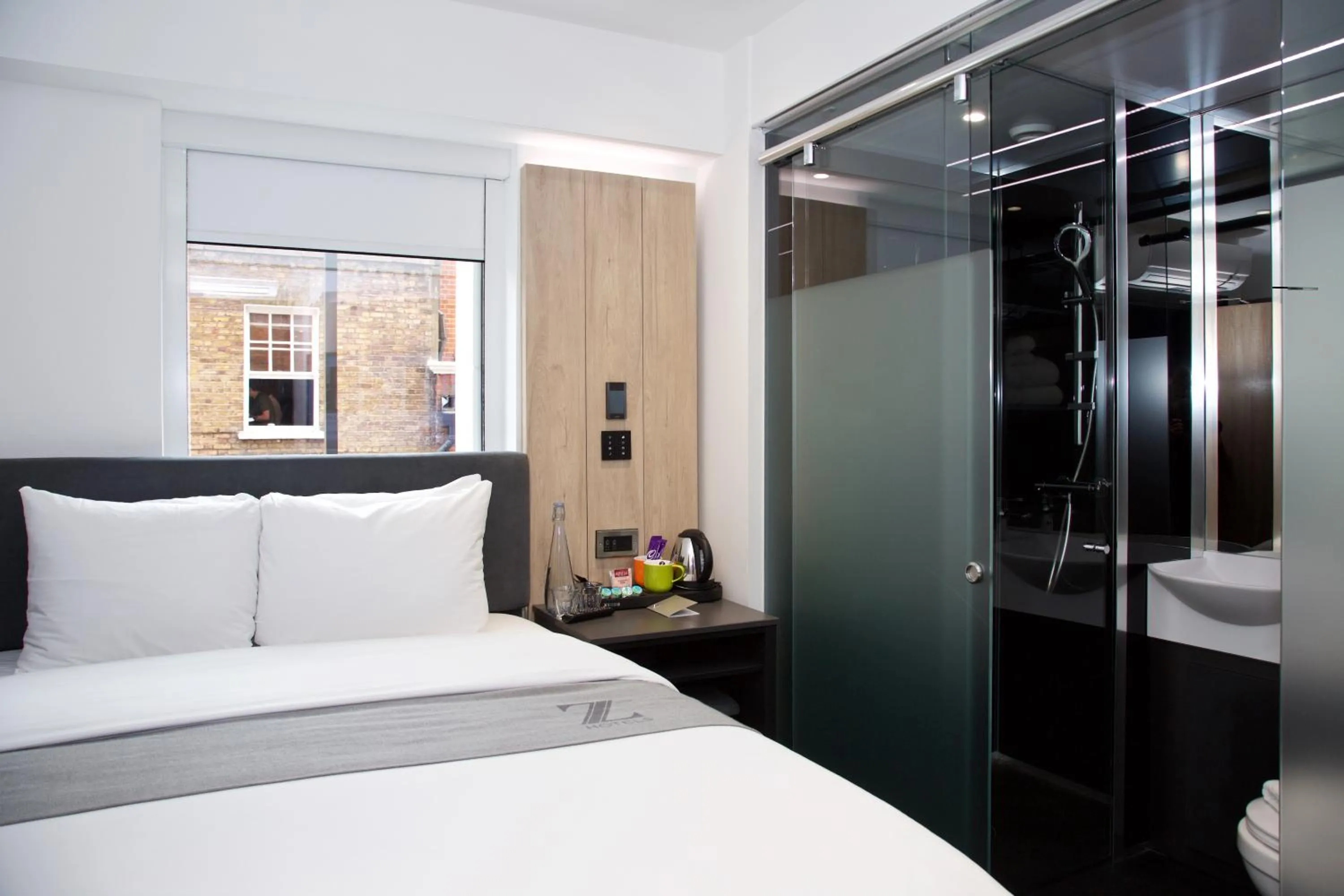 Shower, Bed in The Z Hotel Leicester Square