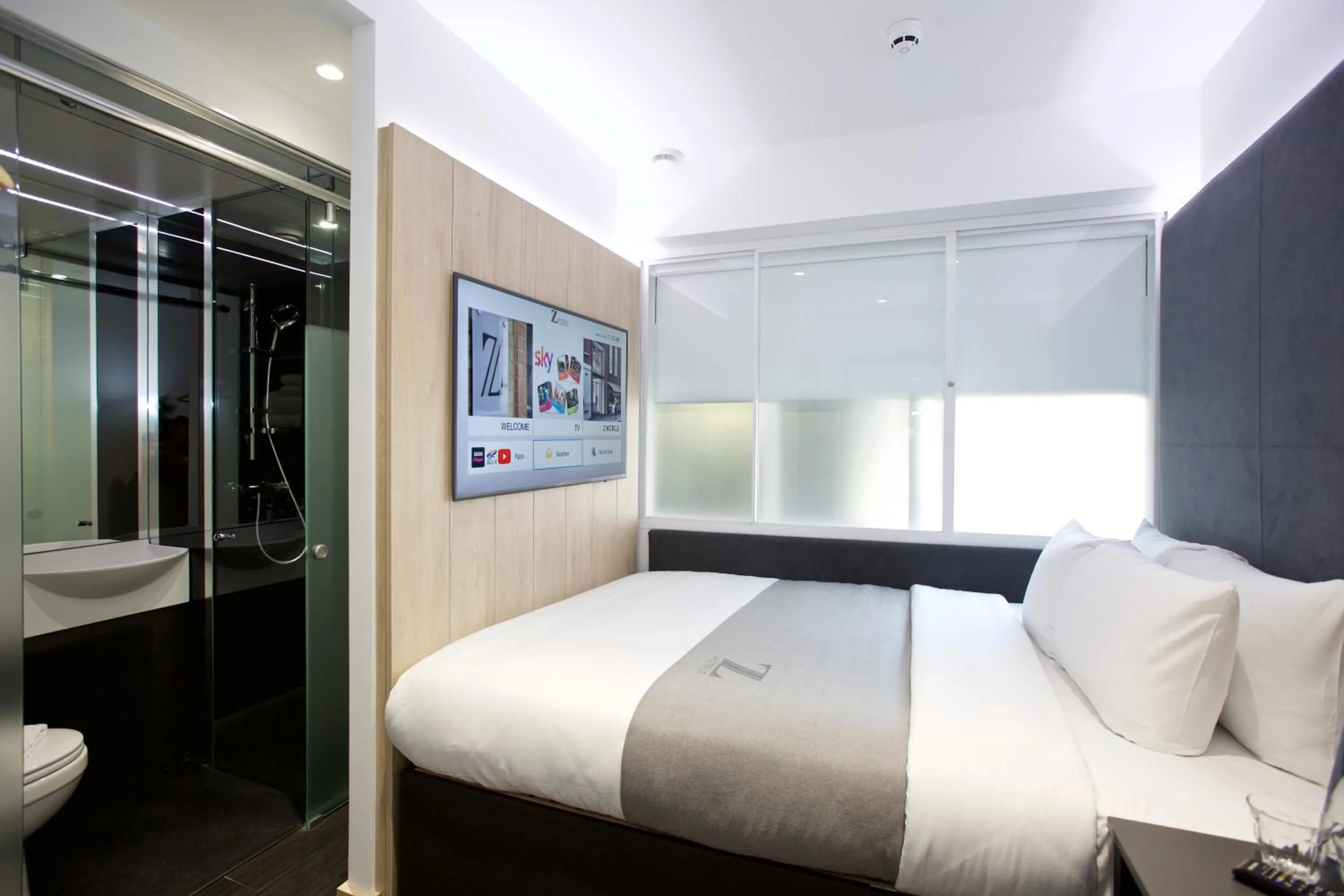 Shower, Bed in The Z Hotel Leicester Square