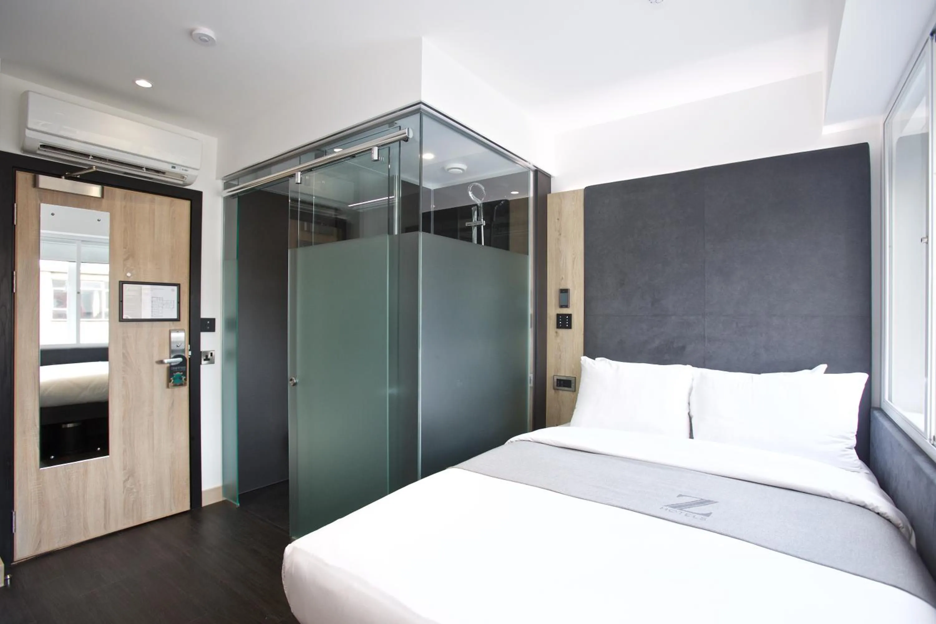 Bathroom, Bed in The Z Hotel Leicester Square