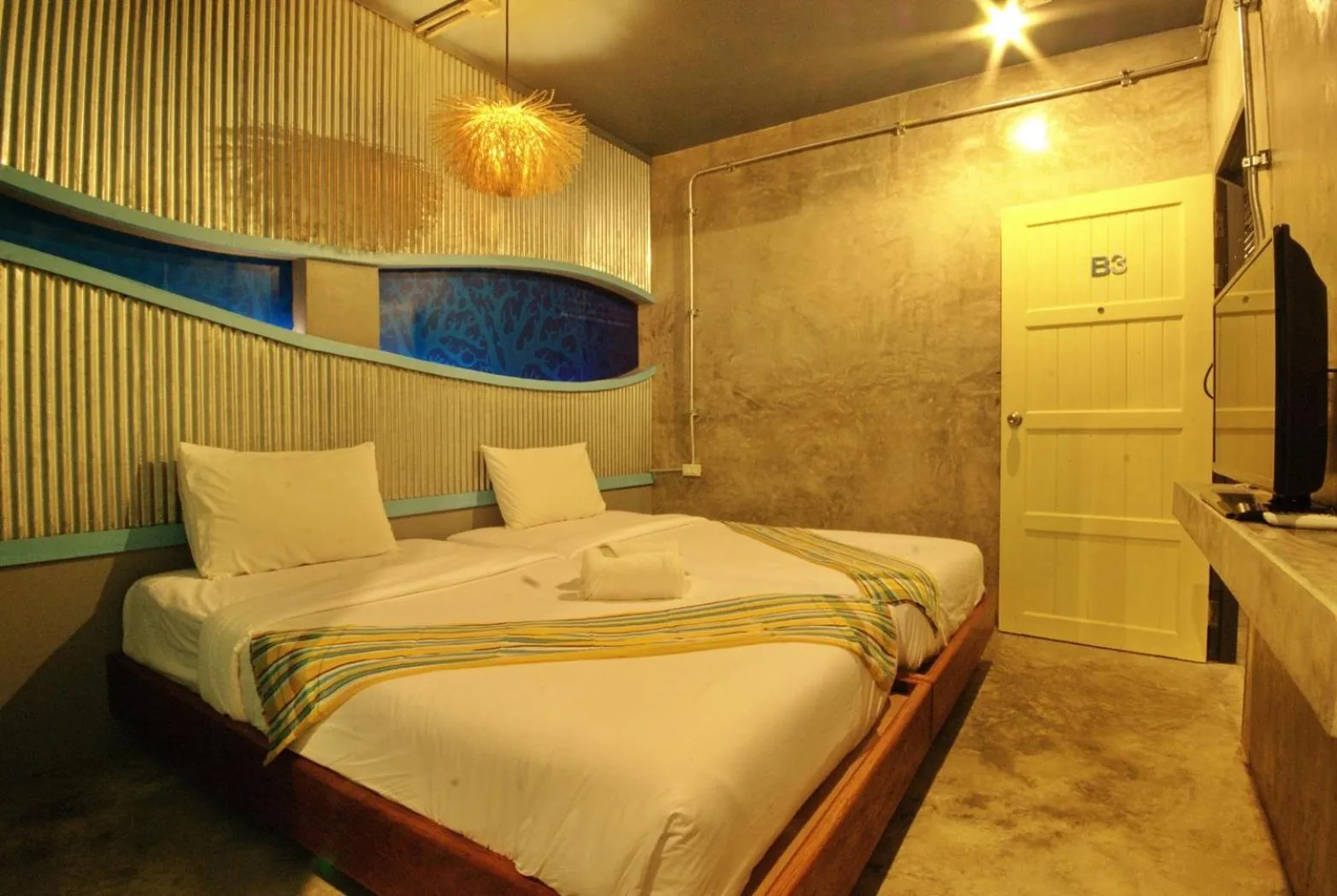 Seabox Khaolak Hostel