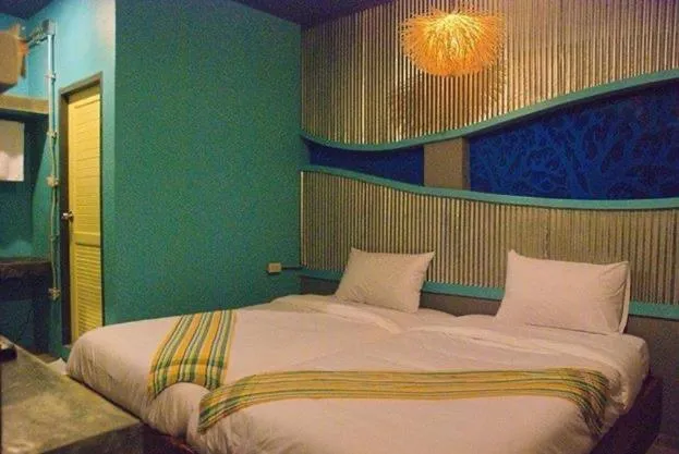 Seabox Khaolak Hostel