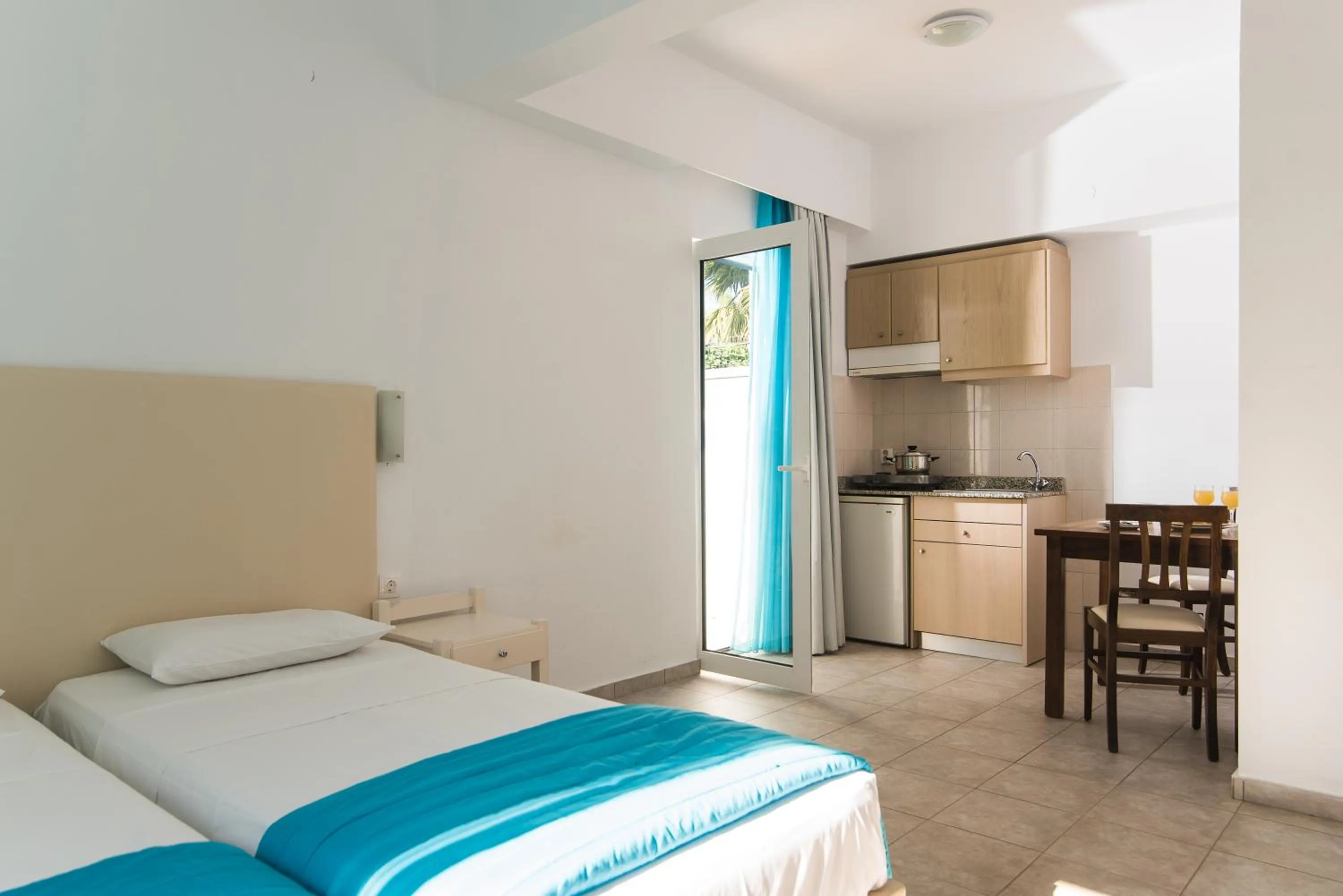 Kitchen or kitchenette, Bed in Ibiscus Hotel Malia
