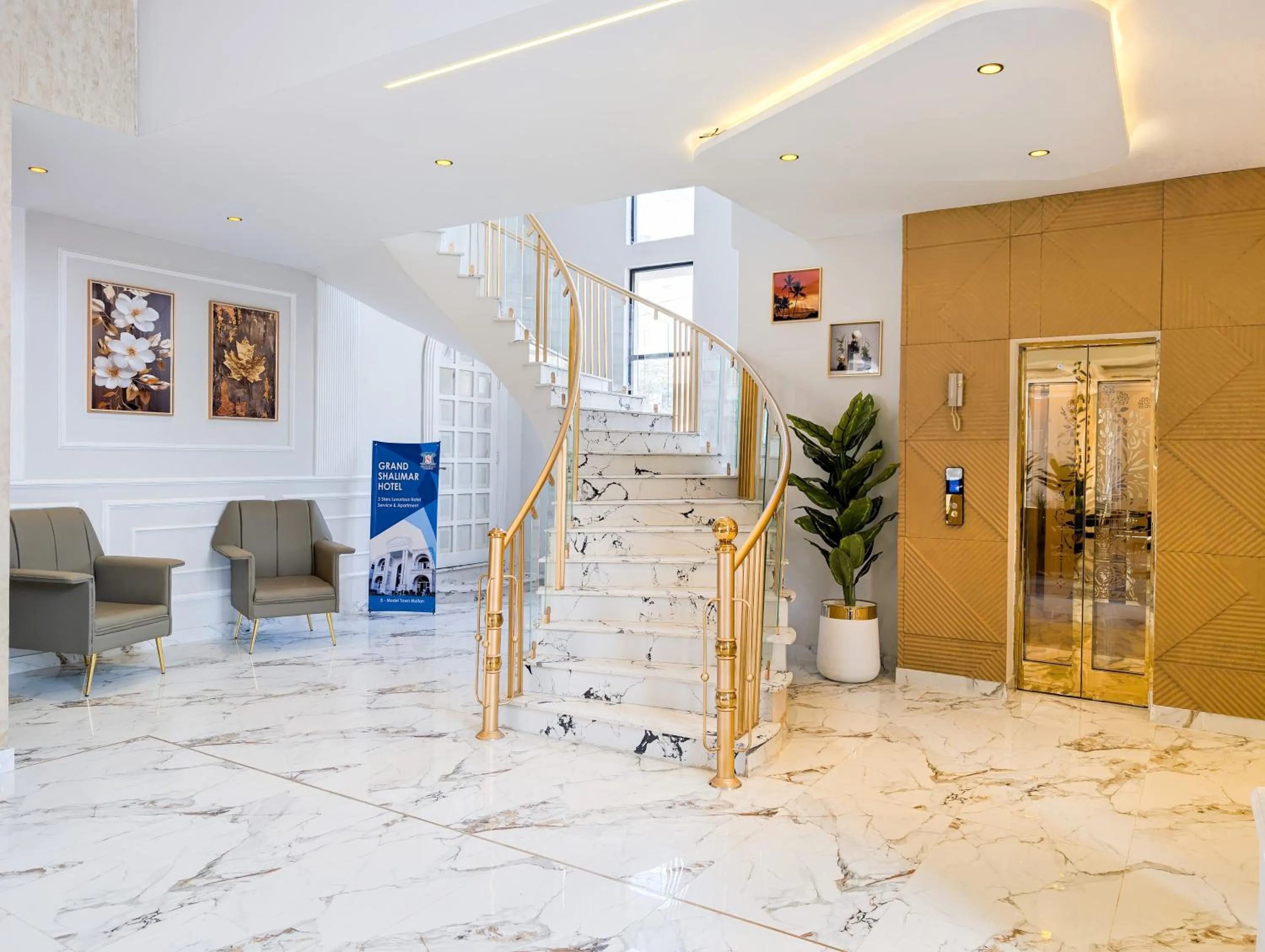 elevator in Grand Shalimar Hotel