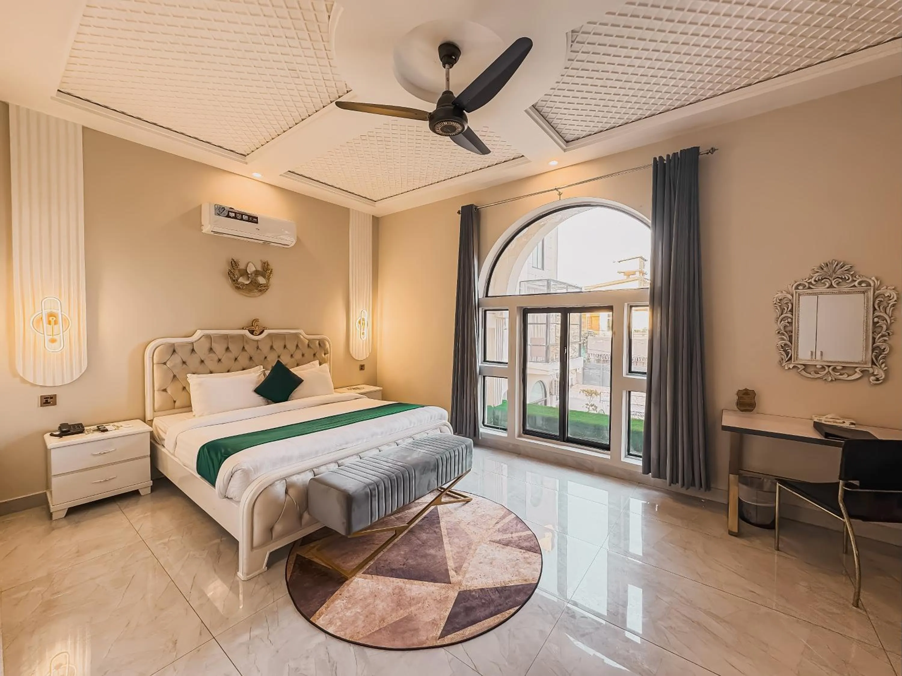 Bed in Grand Shalimar Hotel