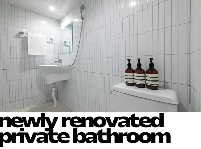 Bathroom in CrashinYongsan guest house