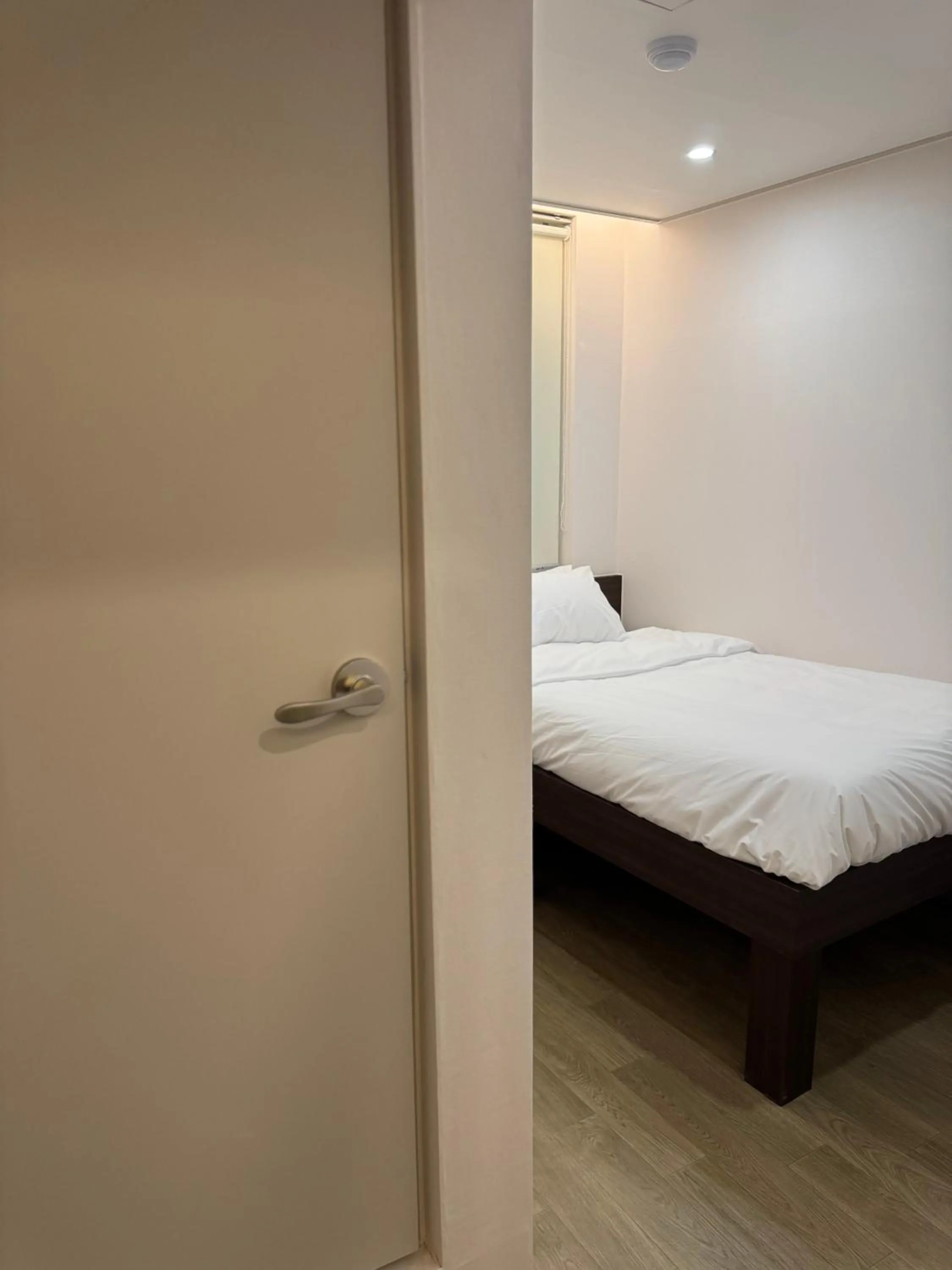 Property building, Bed in CrashinYongsan guest house