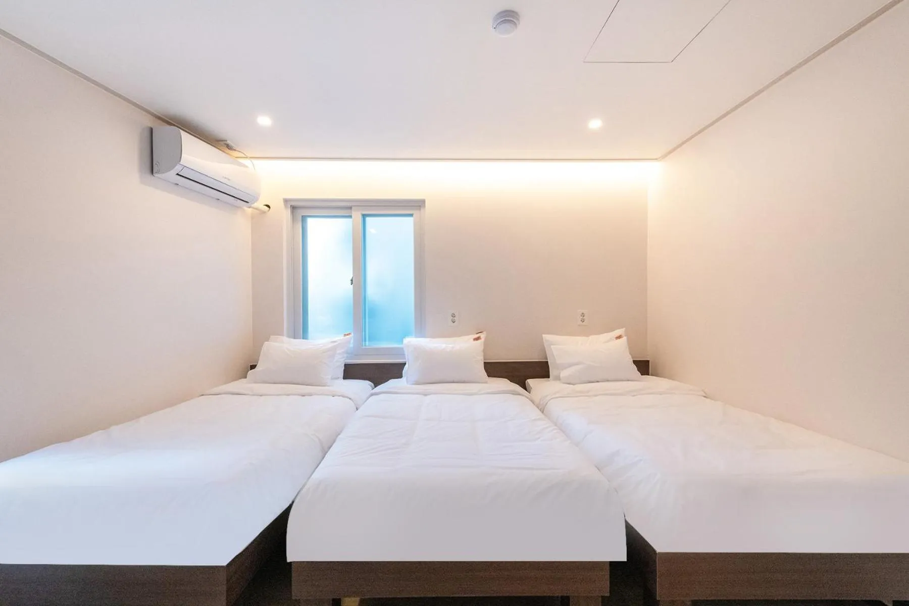 Bedroom, Bed in CrashinYongsan guest house