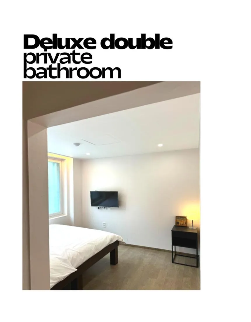 Photo of the whole room, Bed in CrashinYongsan guest house