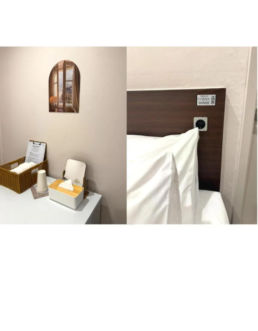 Property building, Bed in CrashinYongsan guest house