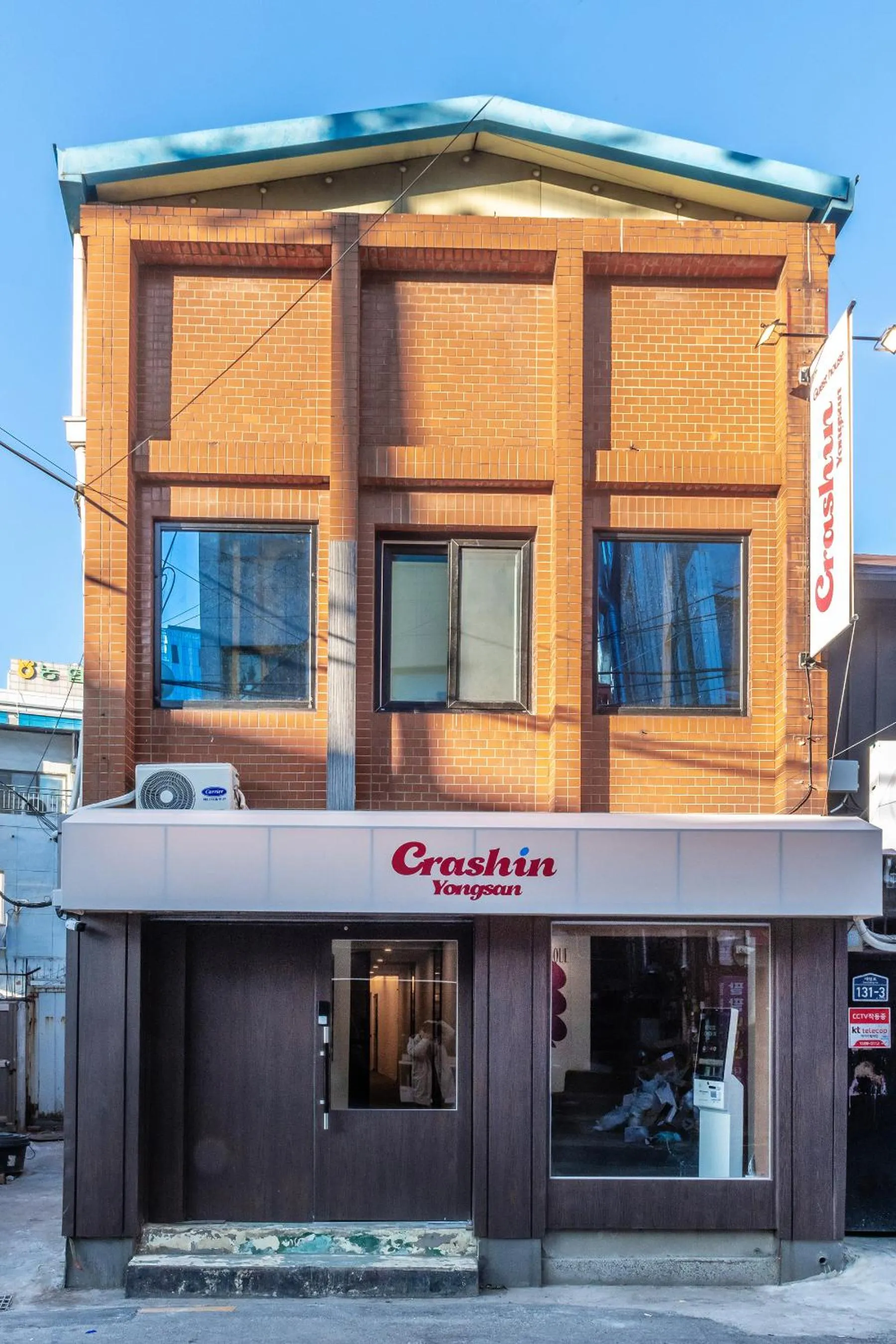 Property building in CrashinYongsan guest house