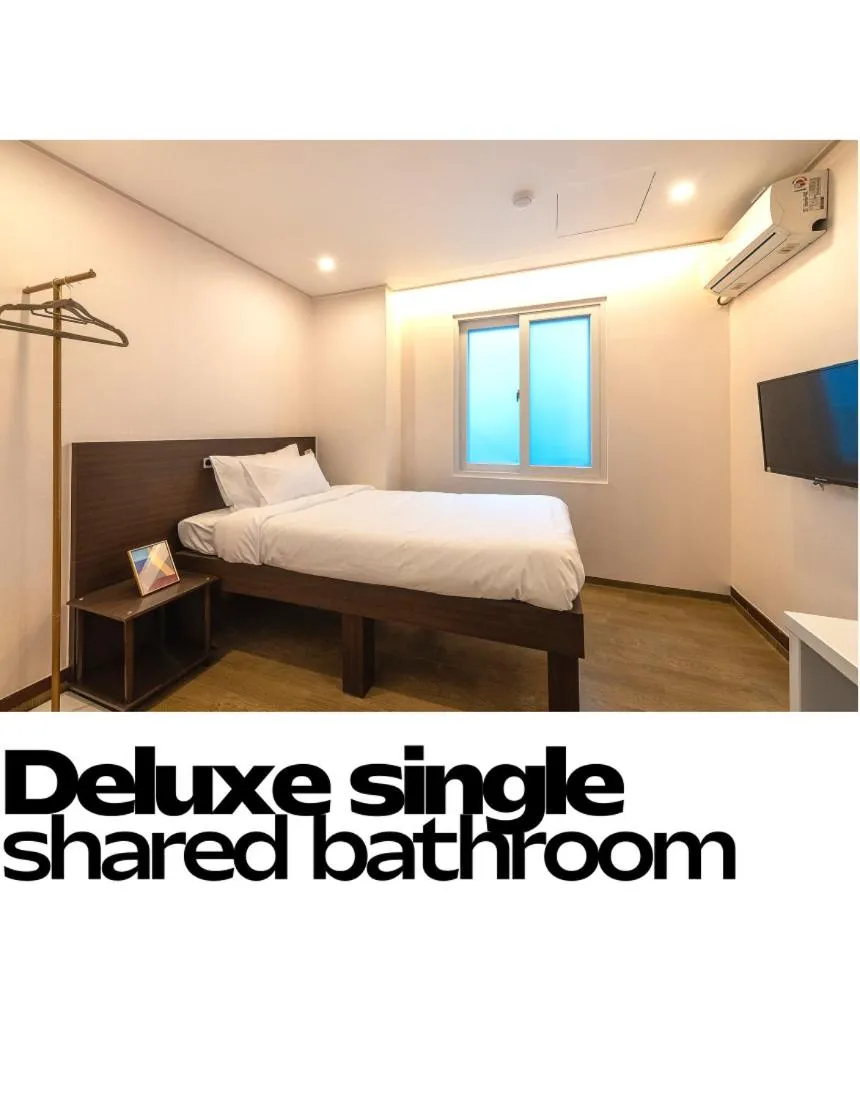Photo of the whole room, Bed in CrashinYongsan guest house