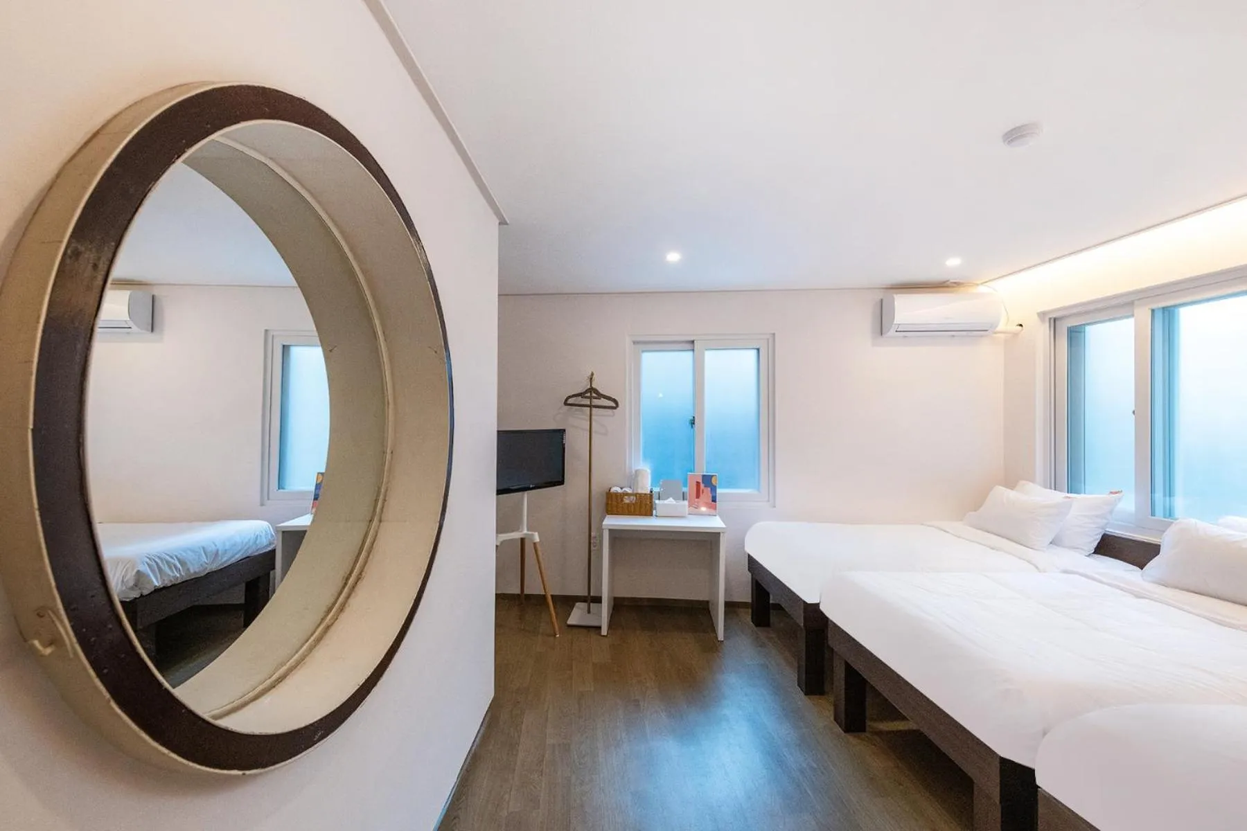 Property building, Bed in CrashinYongsan guest house