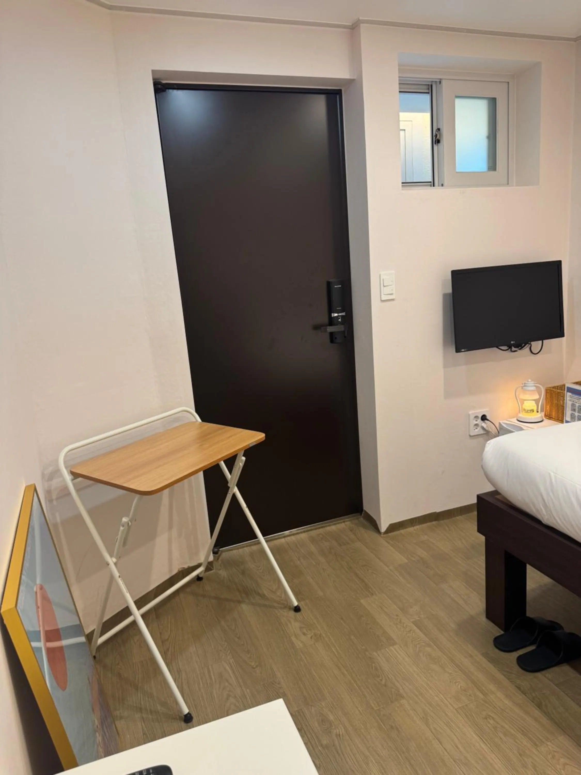 Photo of the whole room in CrashinYongsan guest house