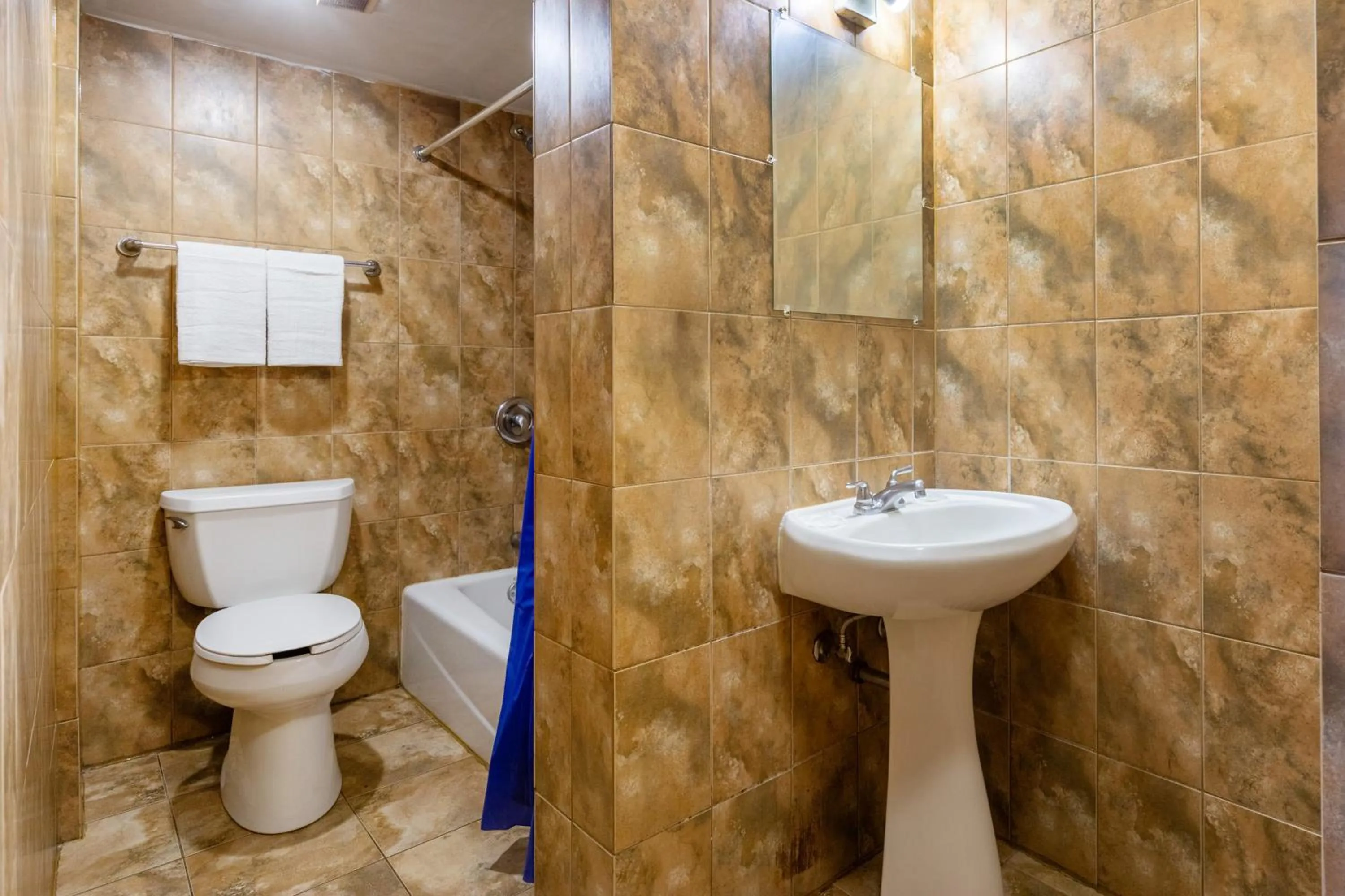 Bathroom in Admiral Motel By OYO Chicago I-94