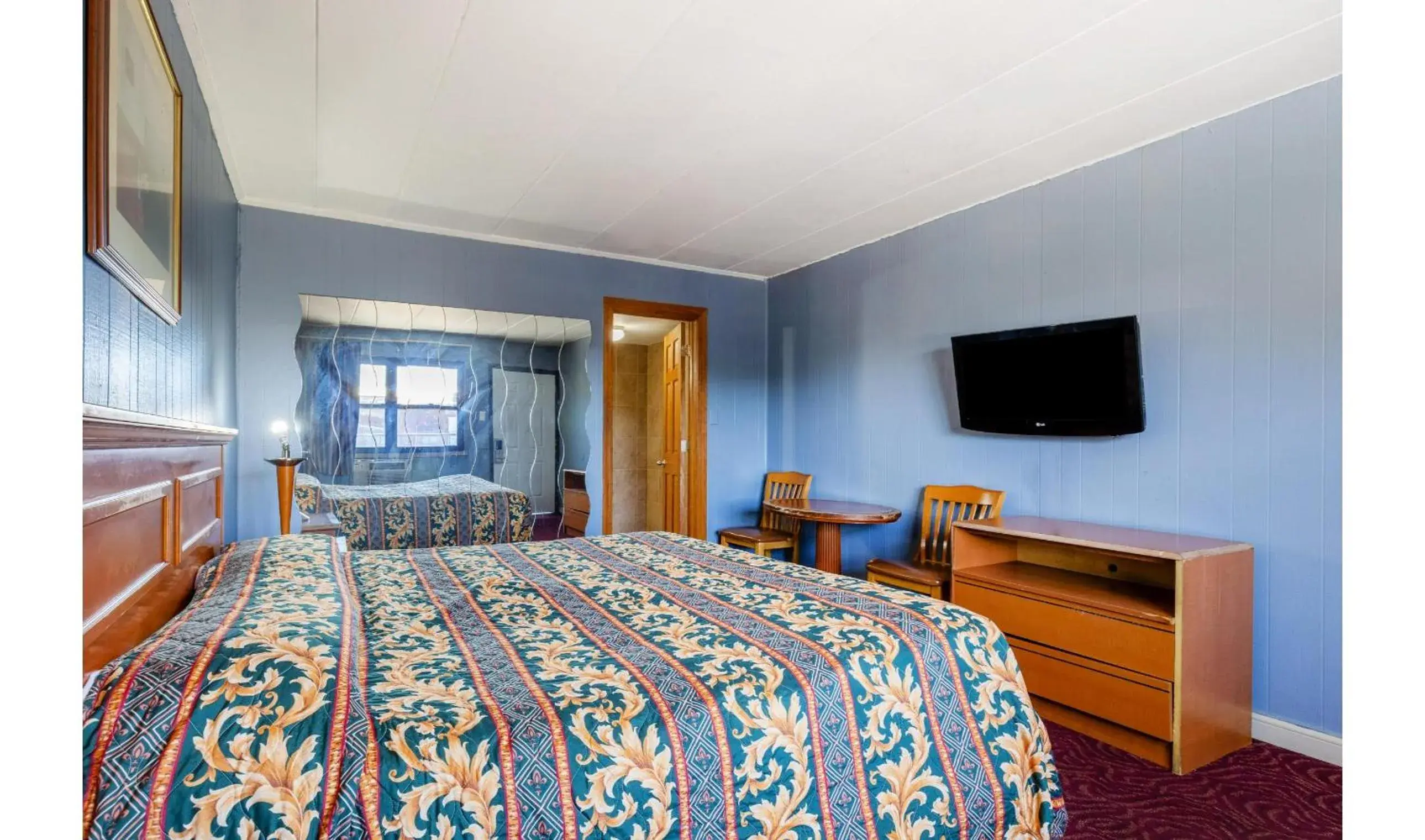 Bedroom, Bed in Admiral Motel By OYO Chicago I-94 Bedroom, Bed in Admiral Motel By OYO Chicago I-94