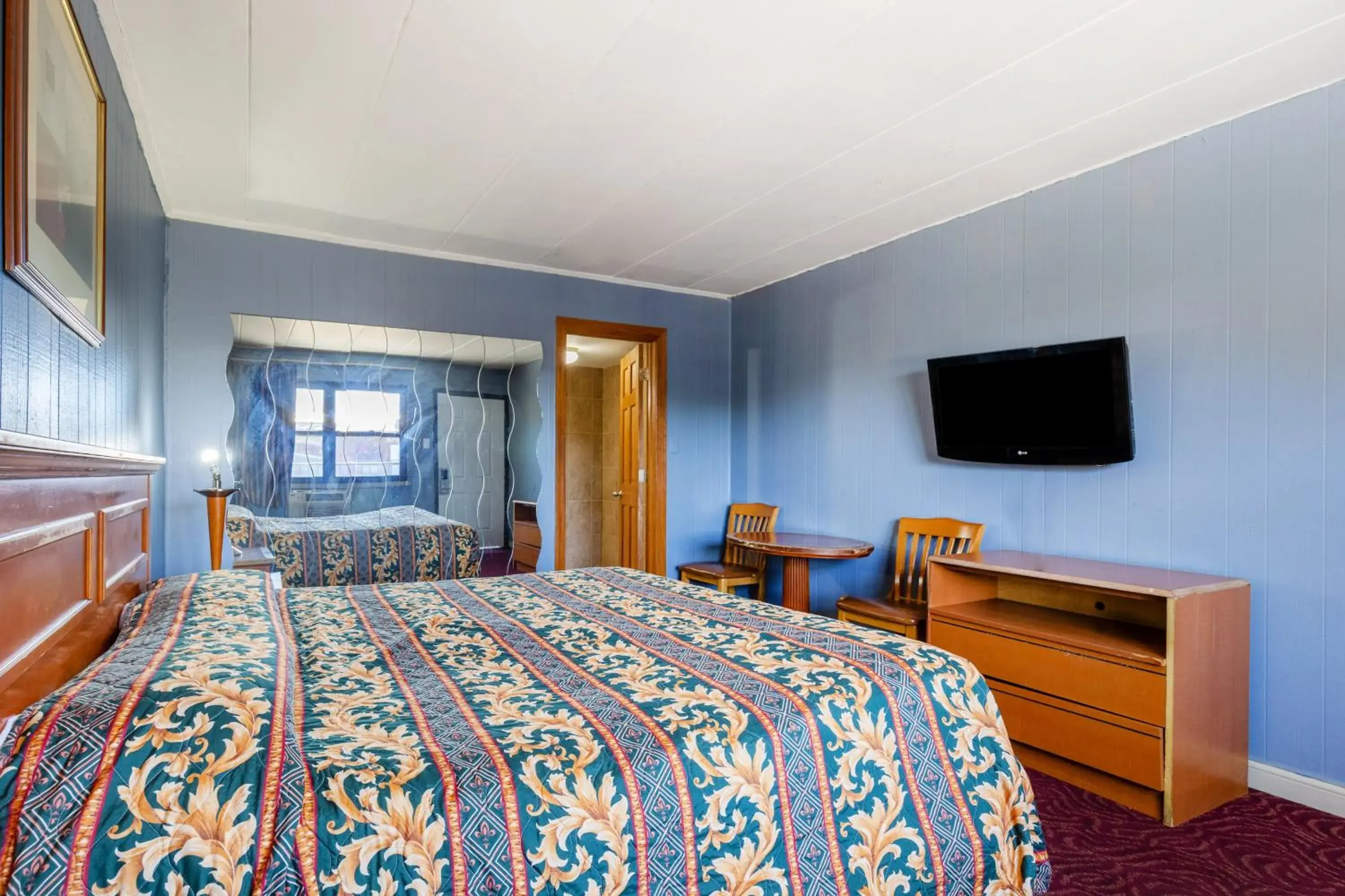 Bedroom, Bed in Admiral Motel By OYO Chicago I-94 Bedroom, Bed in Admiral Motel By OYO Chicago I-94