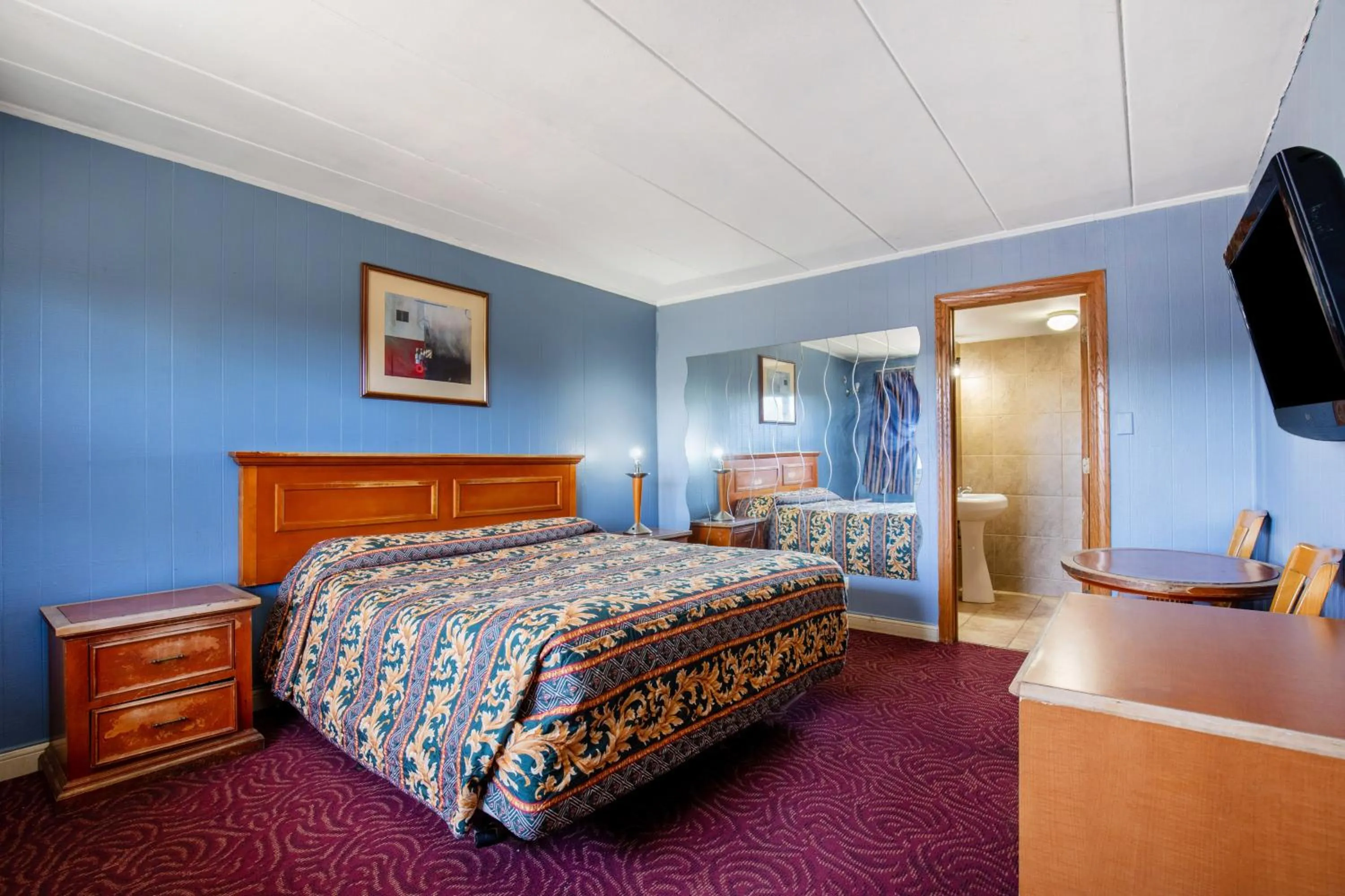 Bedroom, Bed in Admiral Motel By OYO Chicago I-94