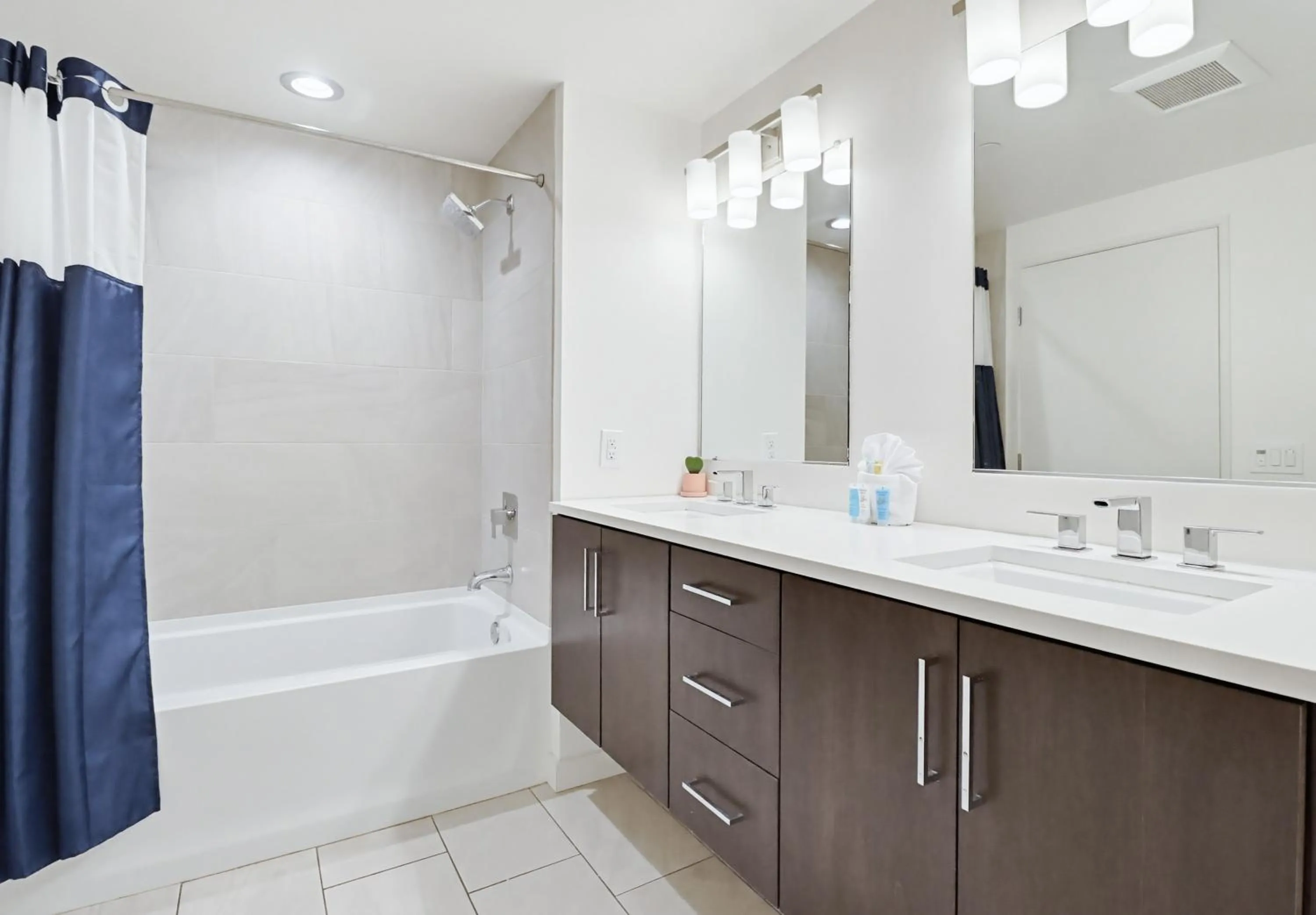 Bathroom in Ocean Park 03