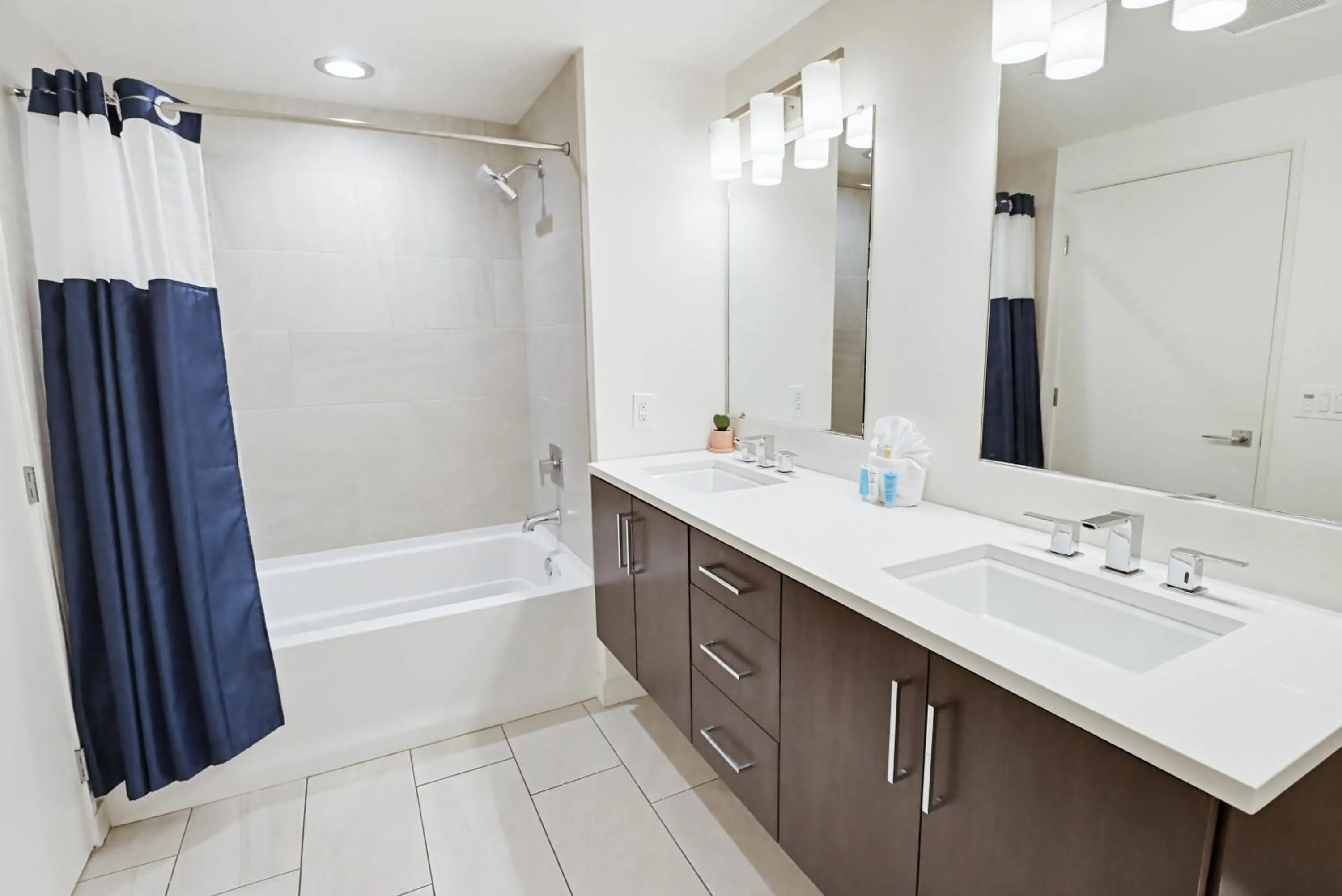 Bathroom in Ocean Park 03