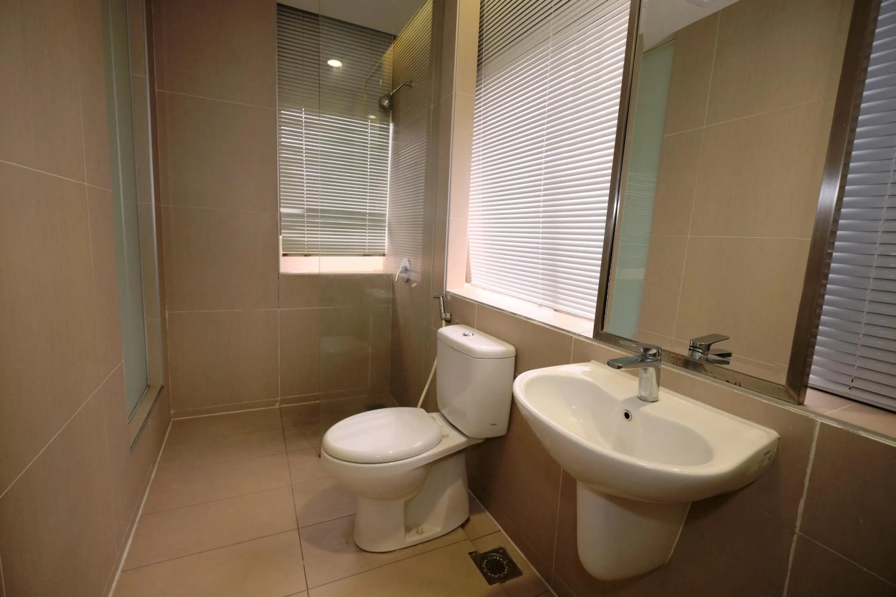 Shower in Memoire Hornbill Hotel Kuching Sarawak