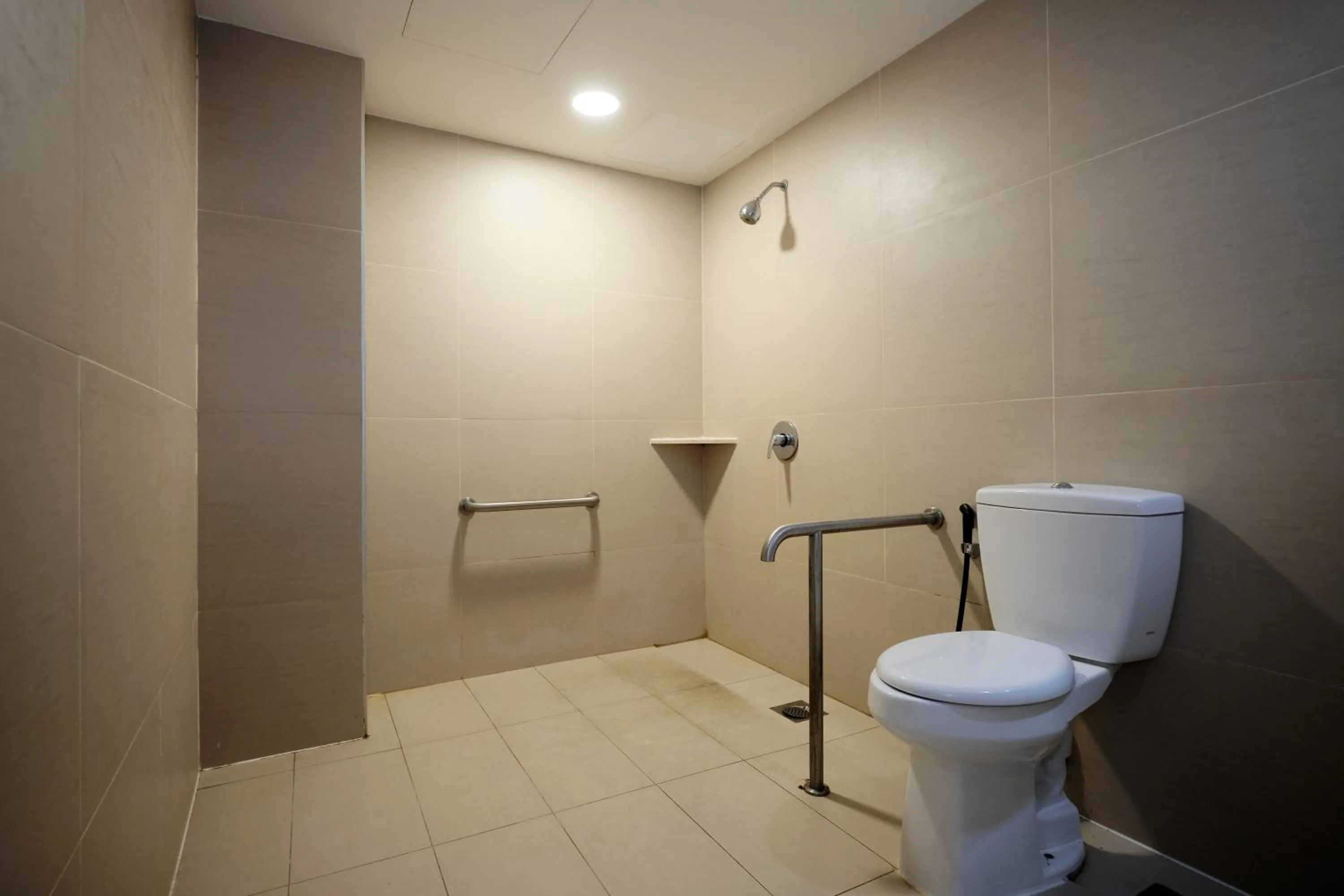 Shower in Memoire Hornbill Hotel Kuching Sarawak