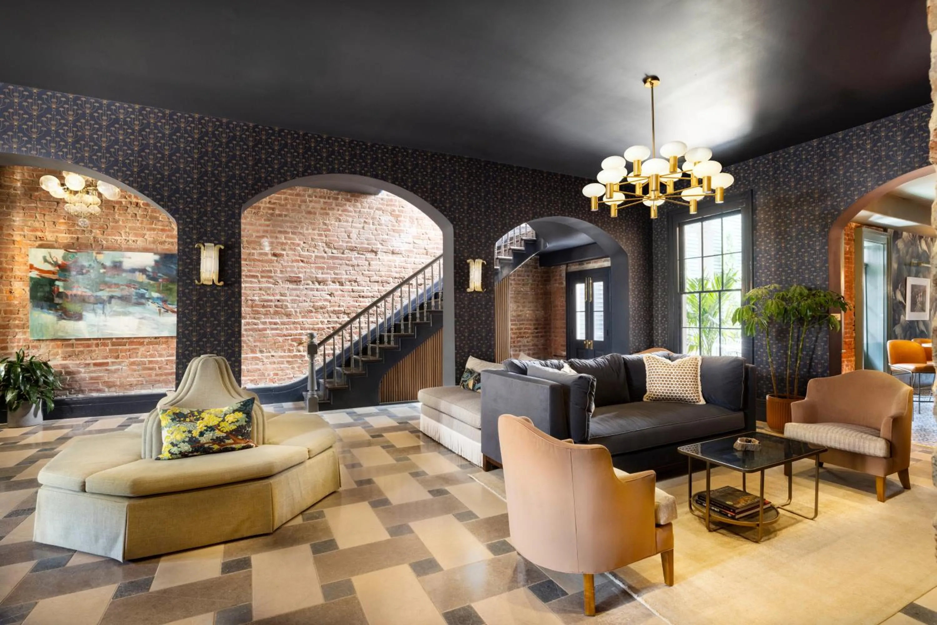 Garden District Hotel