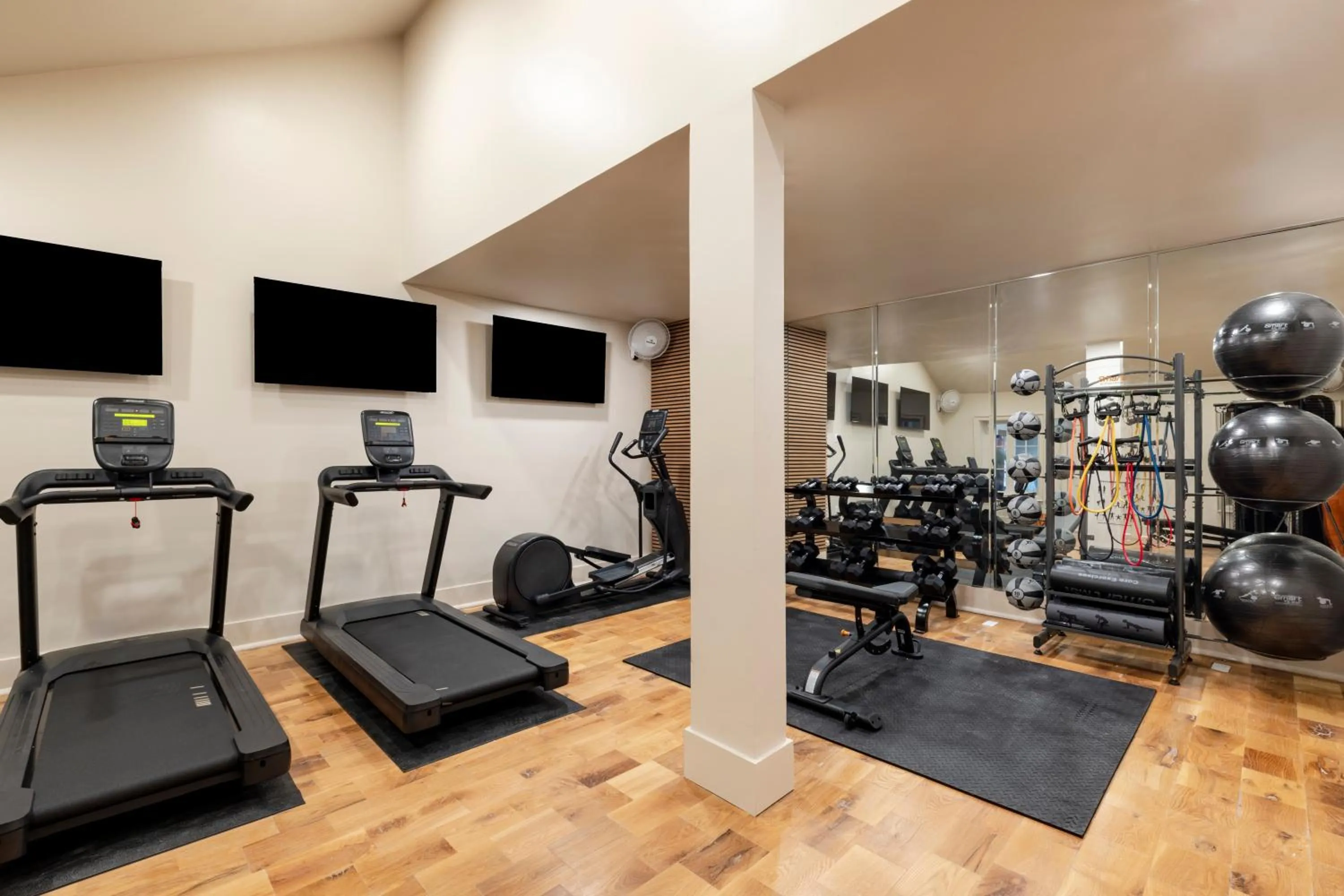 Garden District Hotel