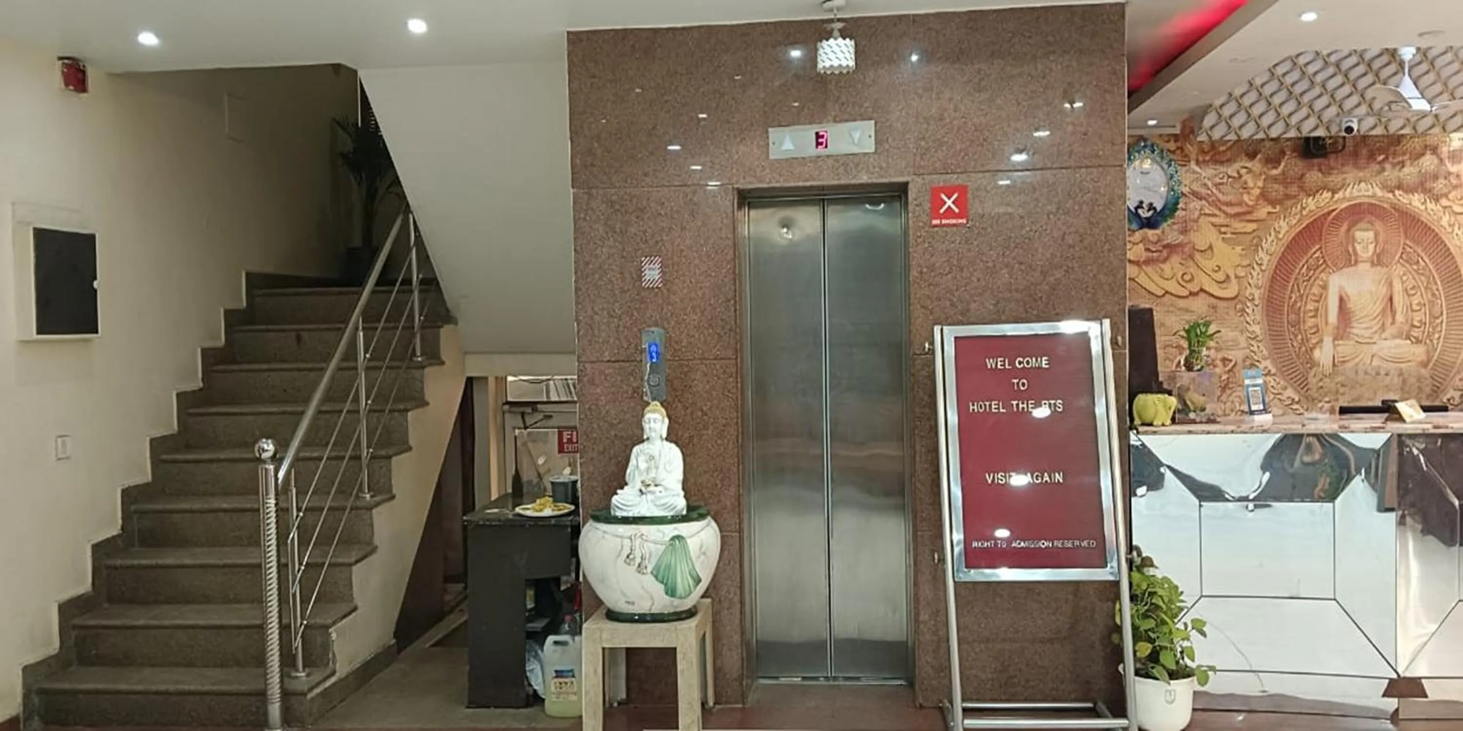 elevator in Hotel RTS Plaza Near IGI Airport