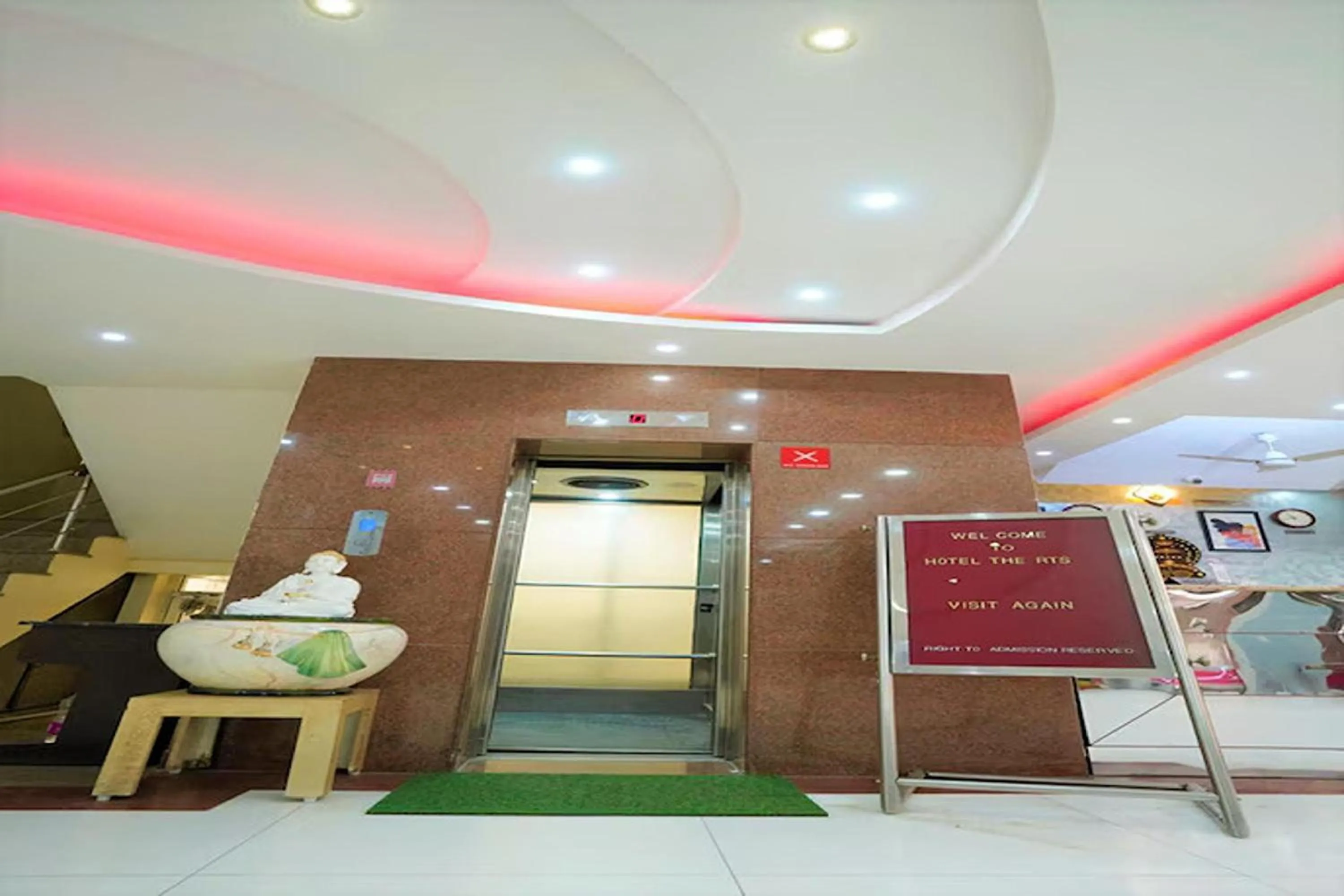 elevator in Hotel RTS Plaza Near IGI Airport