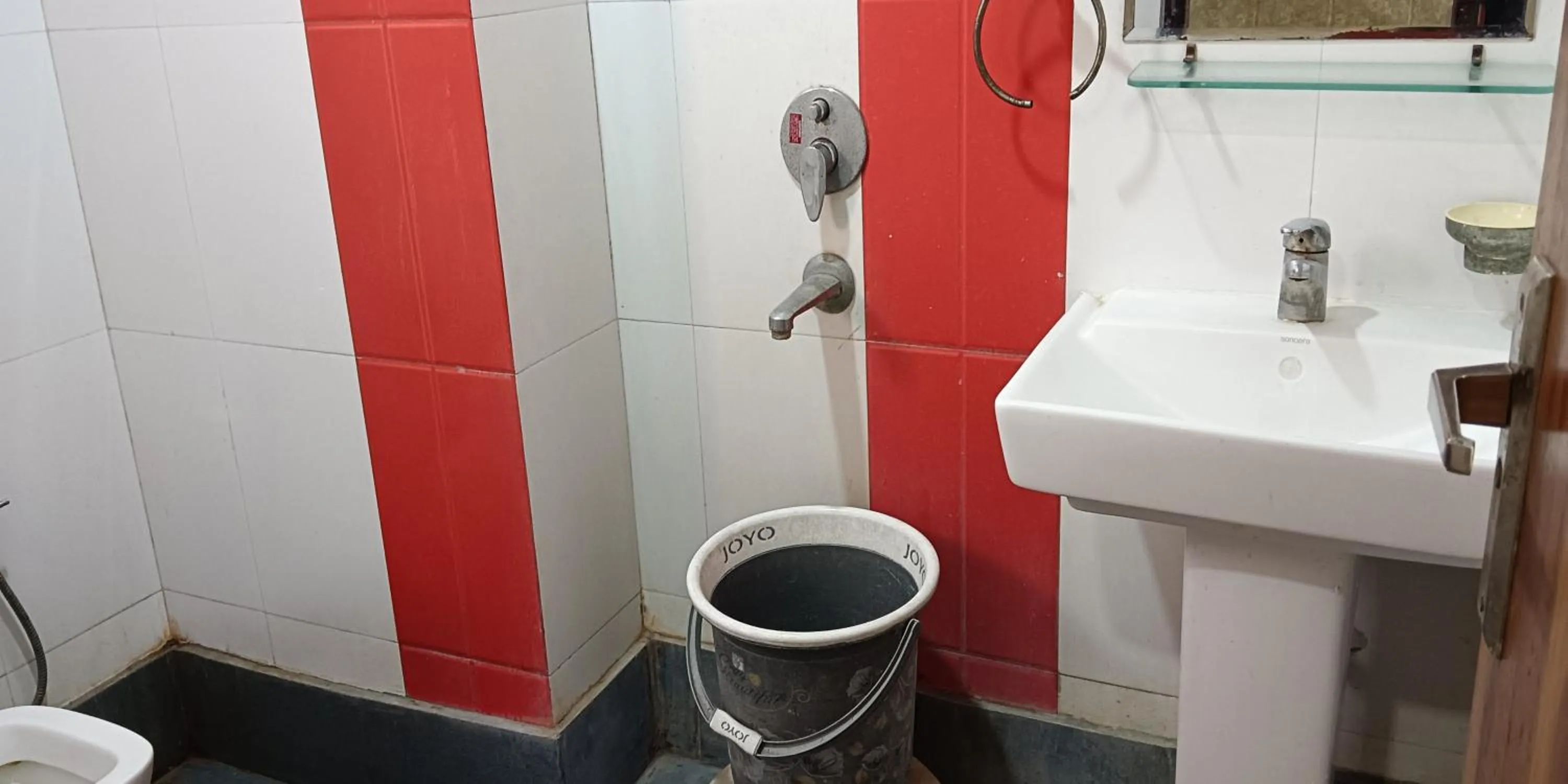 Bathroom in Hotel RTS Plaza Near IGI Airport
