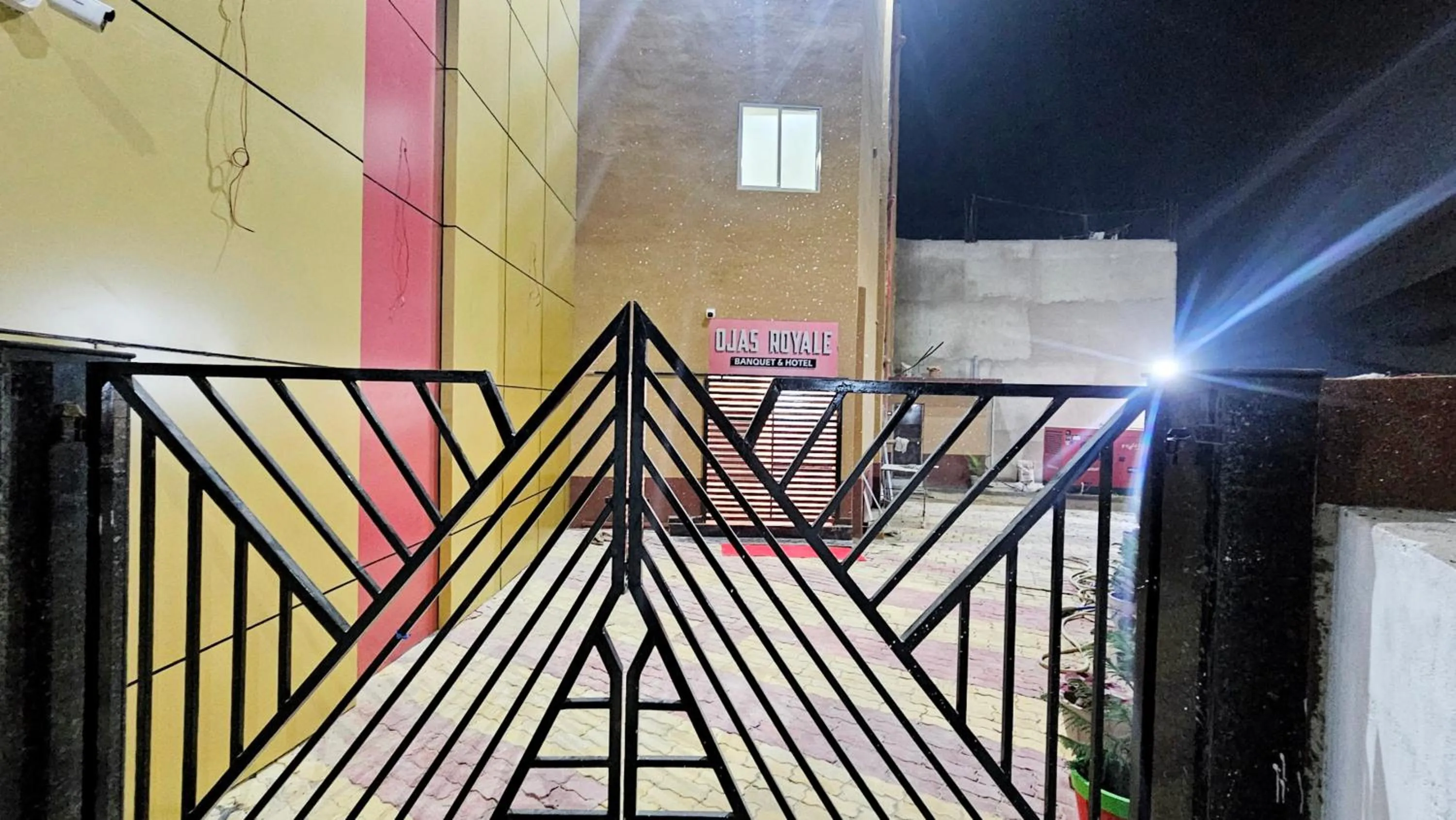 Ojas Royale - Banquet and Hotel