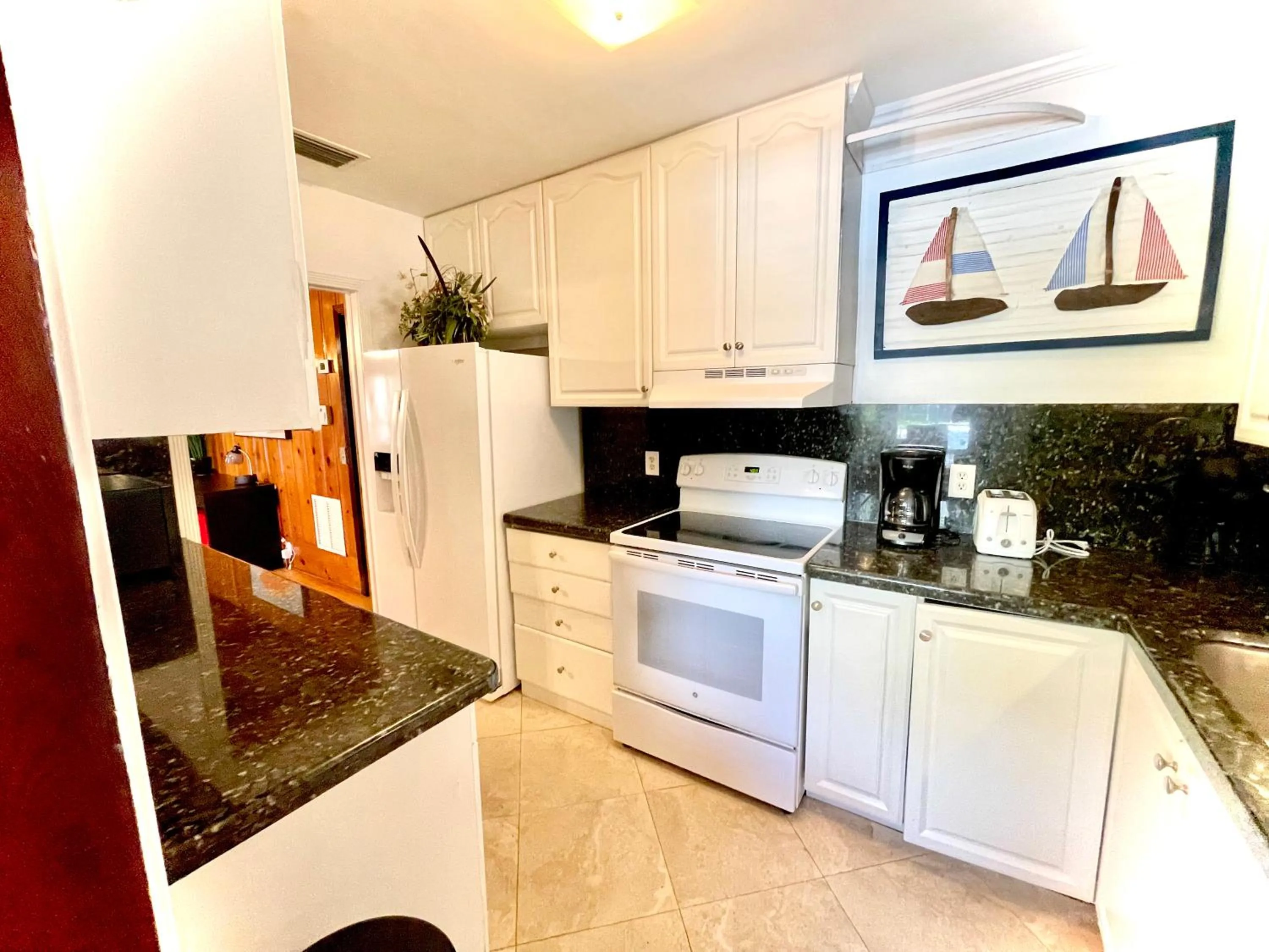 Large 4BR, 4BA House Beach, Entertainment, Nightlife