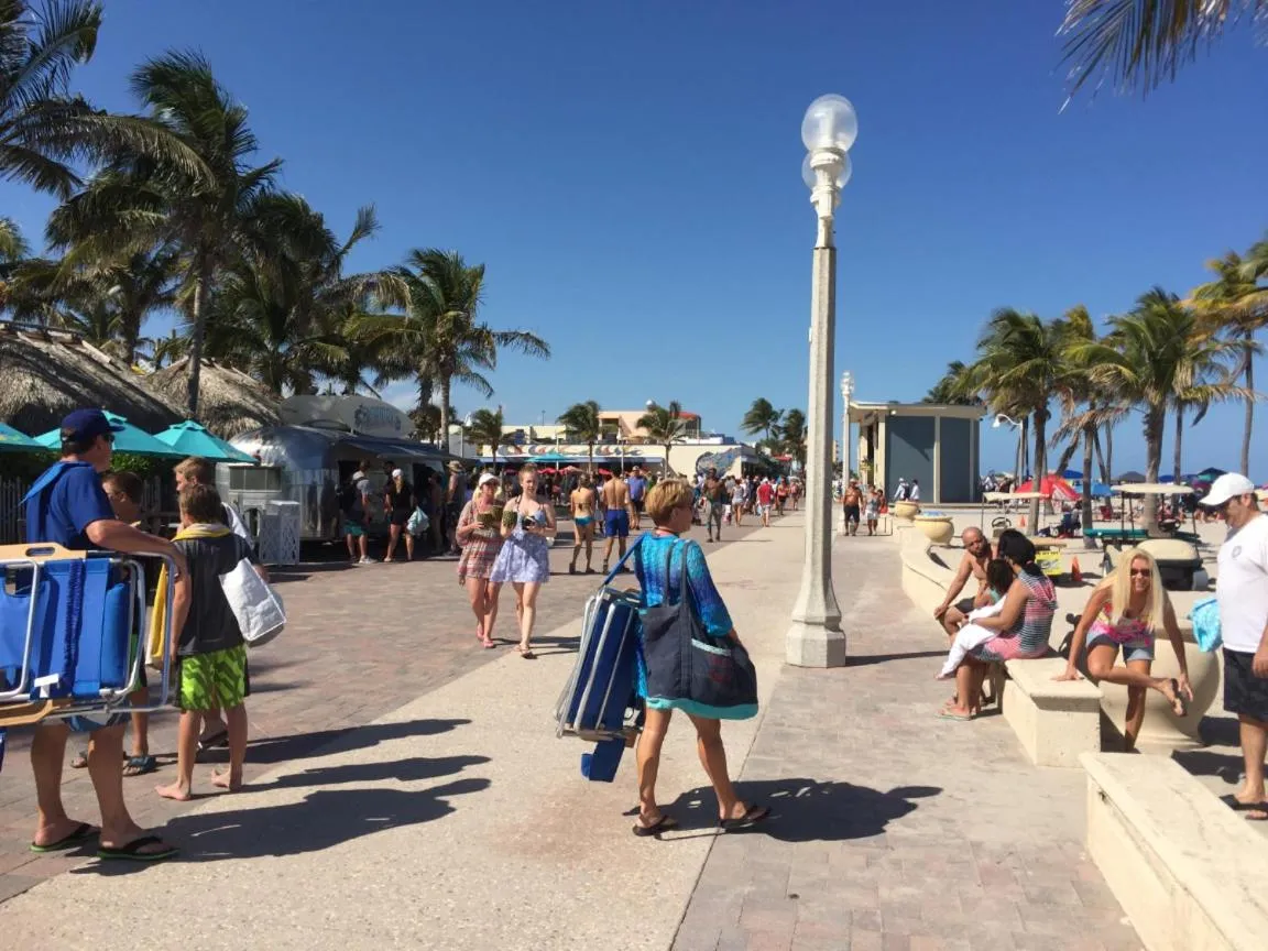 Beach in Large 4BR, 4BA House Beach, Entertainment, Nightlife