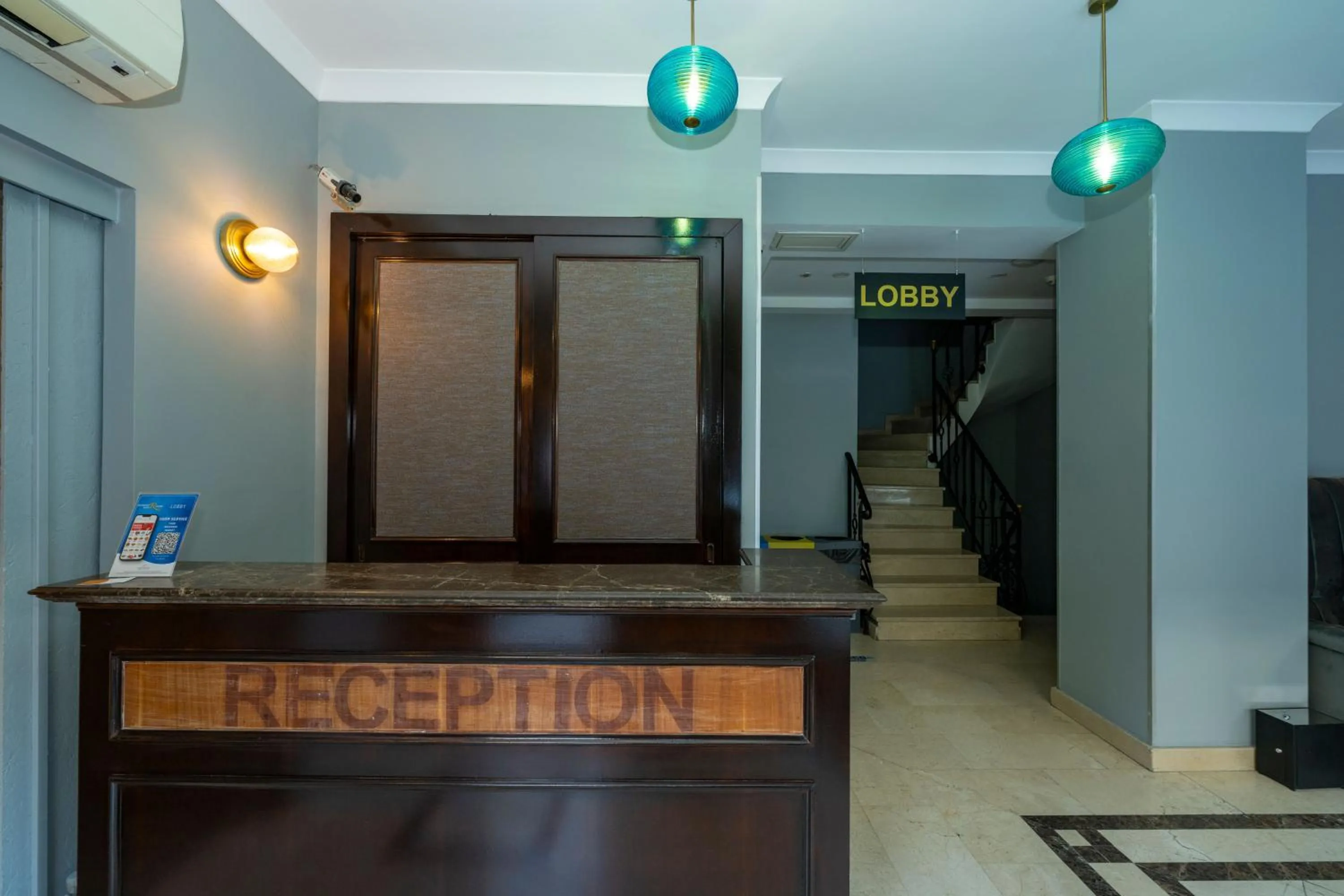 Lobby or reception in Raymond Blue Hotel
