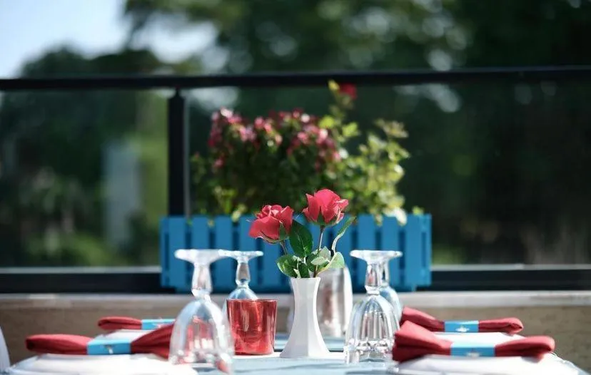 Restaurant/places to eat in Raymond Blue Hotel