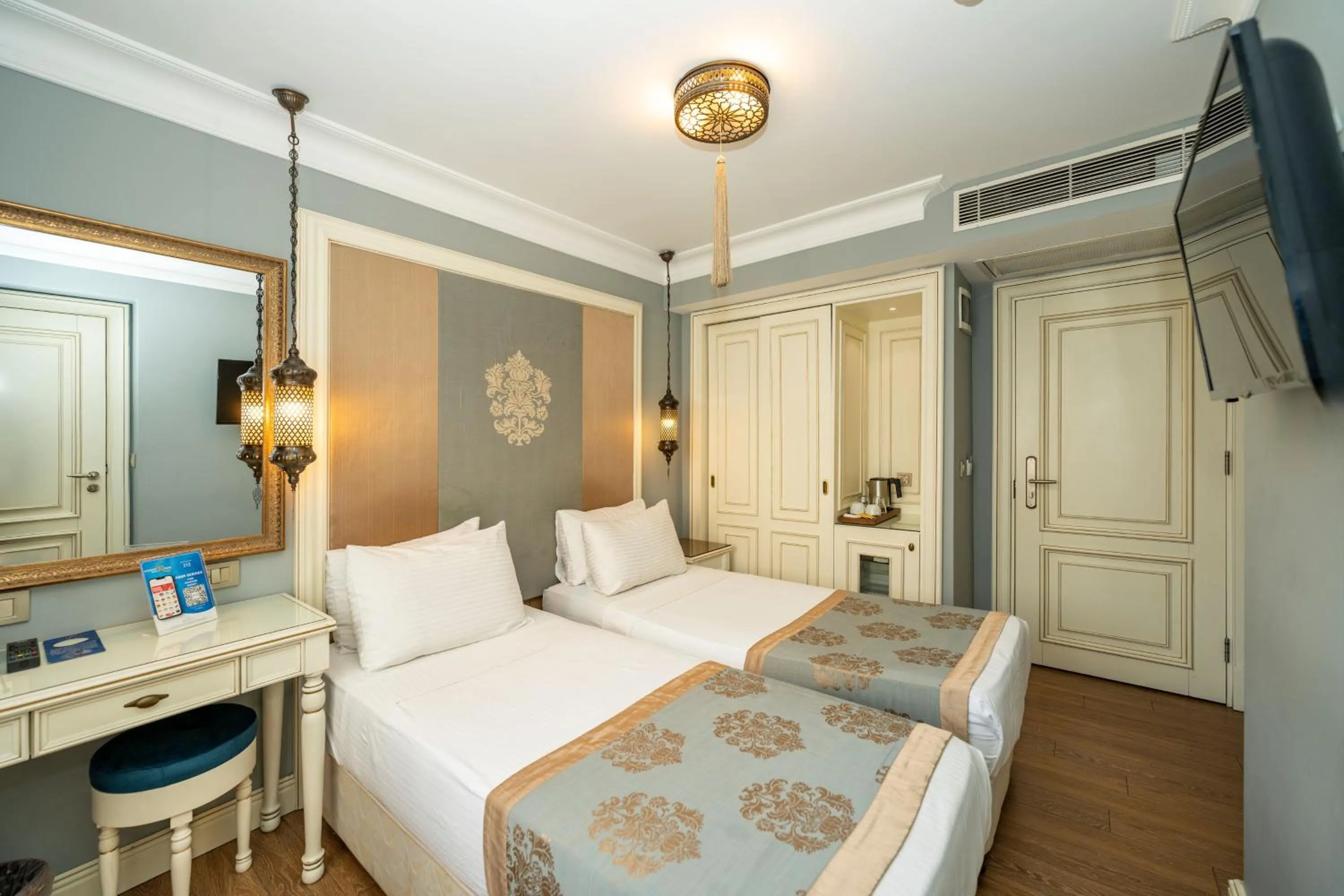 Photo of the whole room in Raymond Blue Hotel