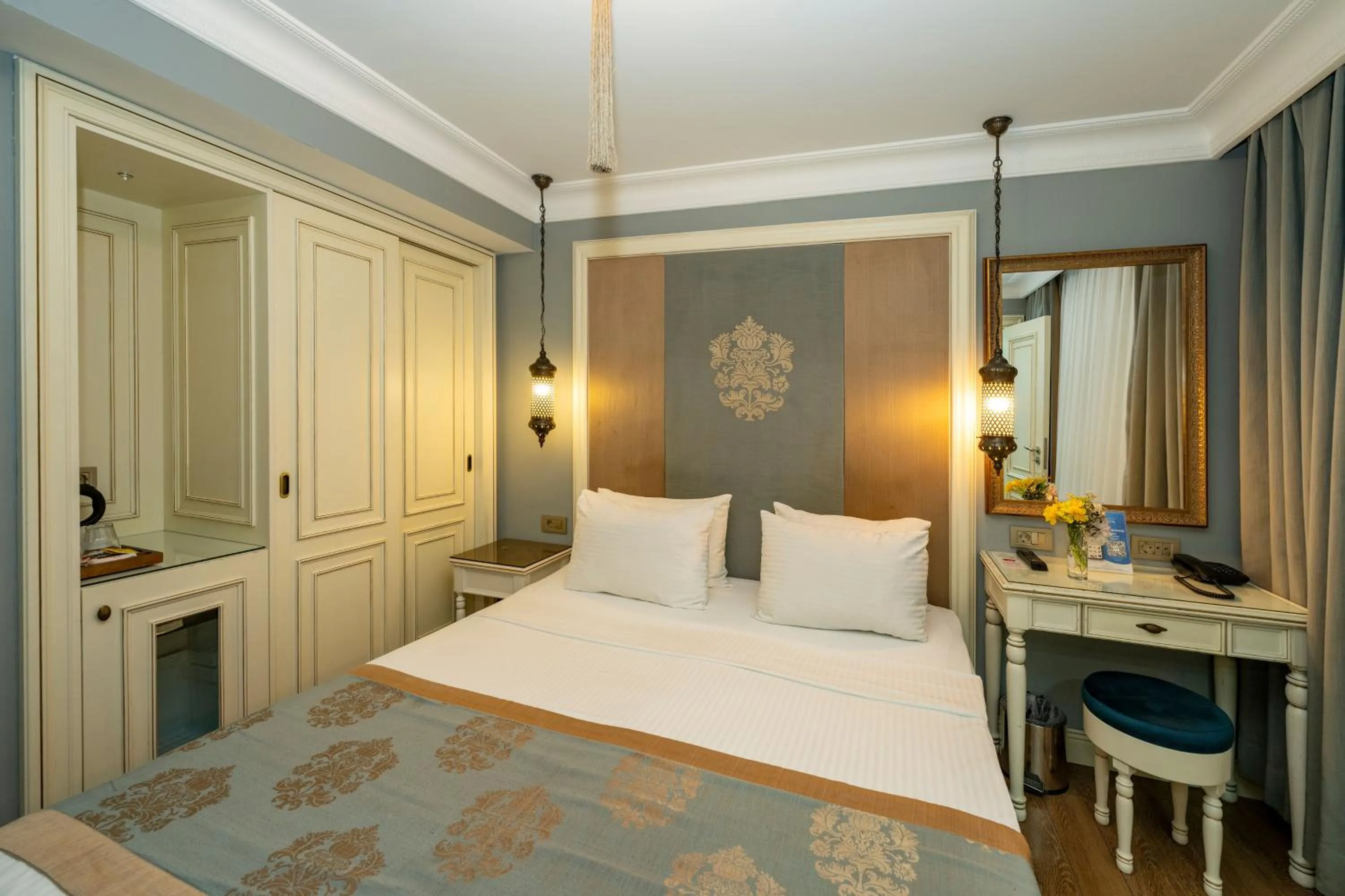 Bed in Raymond Blue Hotel