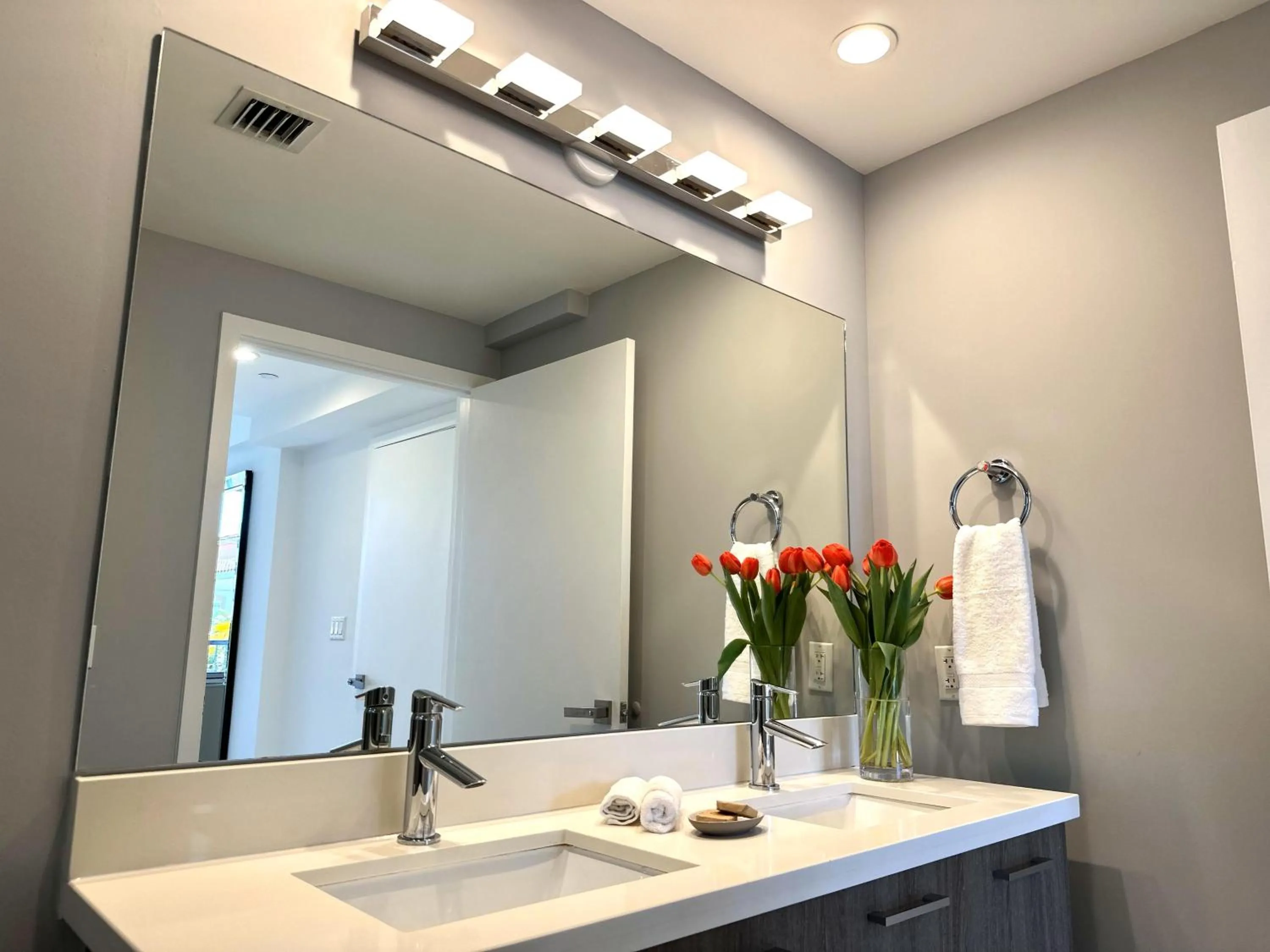 Bathroom in Bay Breeze Premium Apartments by Eskape Collection