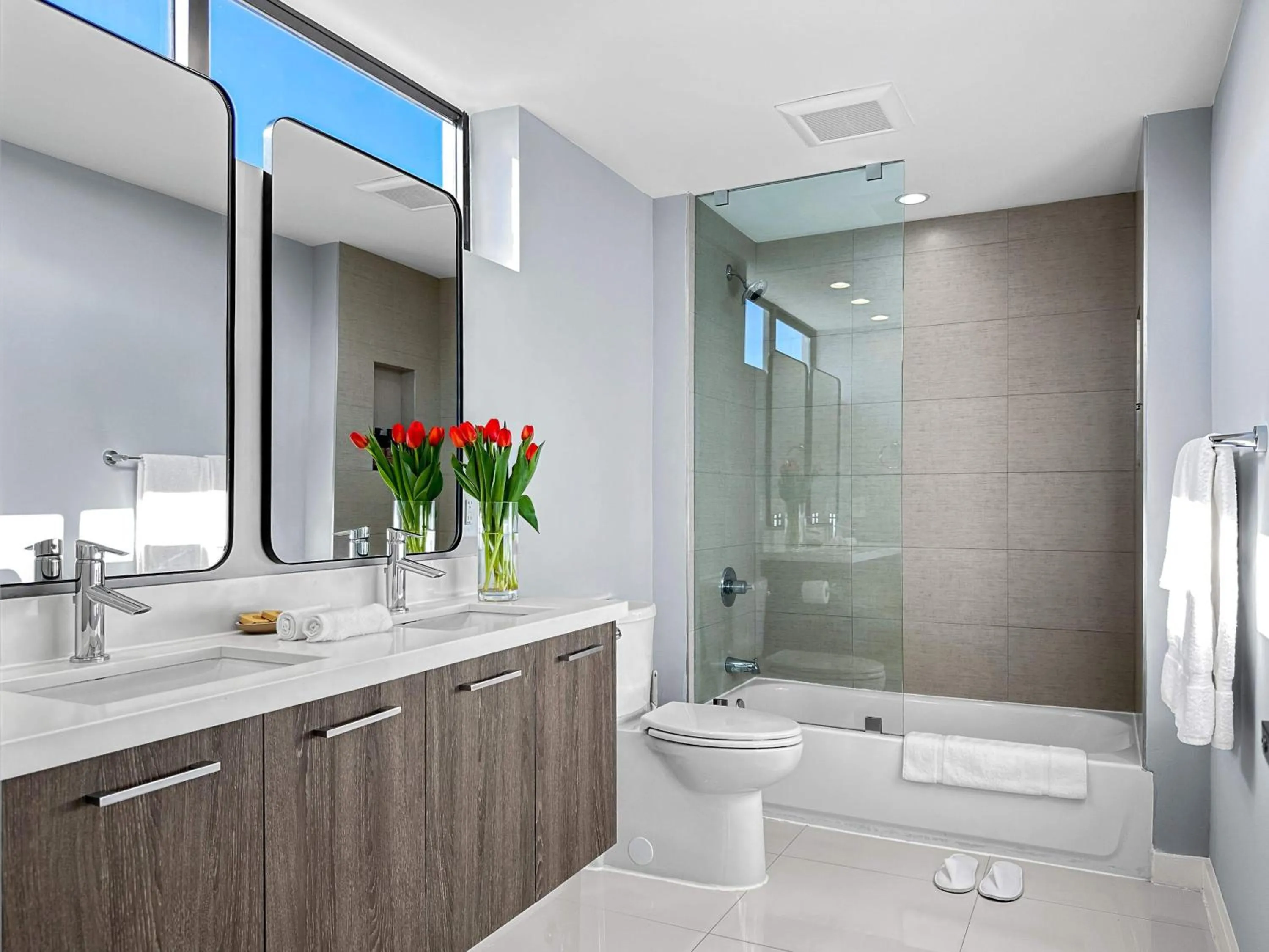Bathroom in Bay Breeze Premium Apartments by Eskape Collection