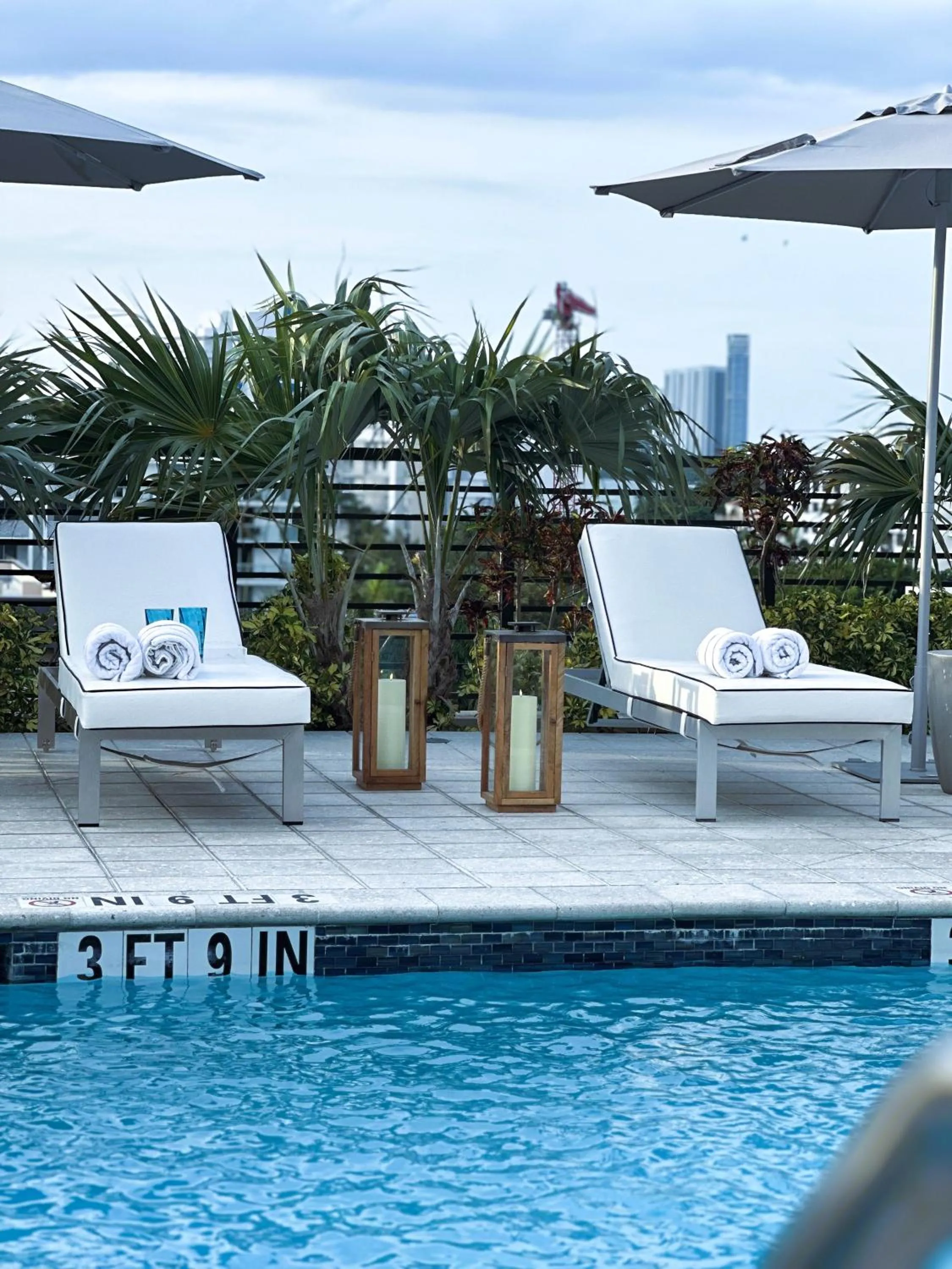 Swimming pool in Bay Breeze Premium Apartments by Eskape Collection