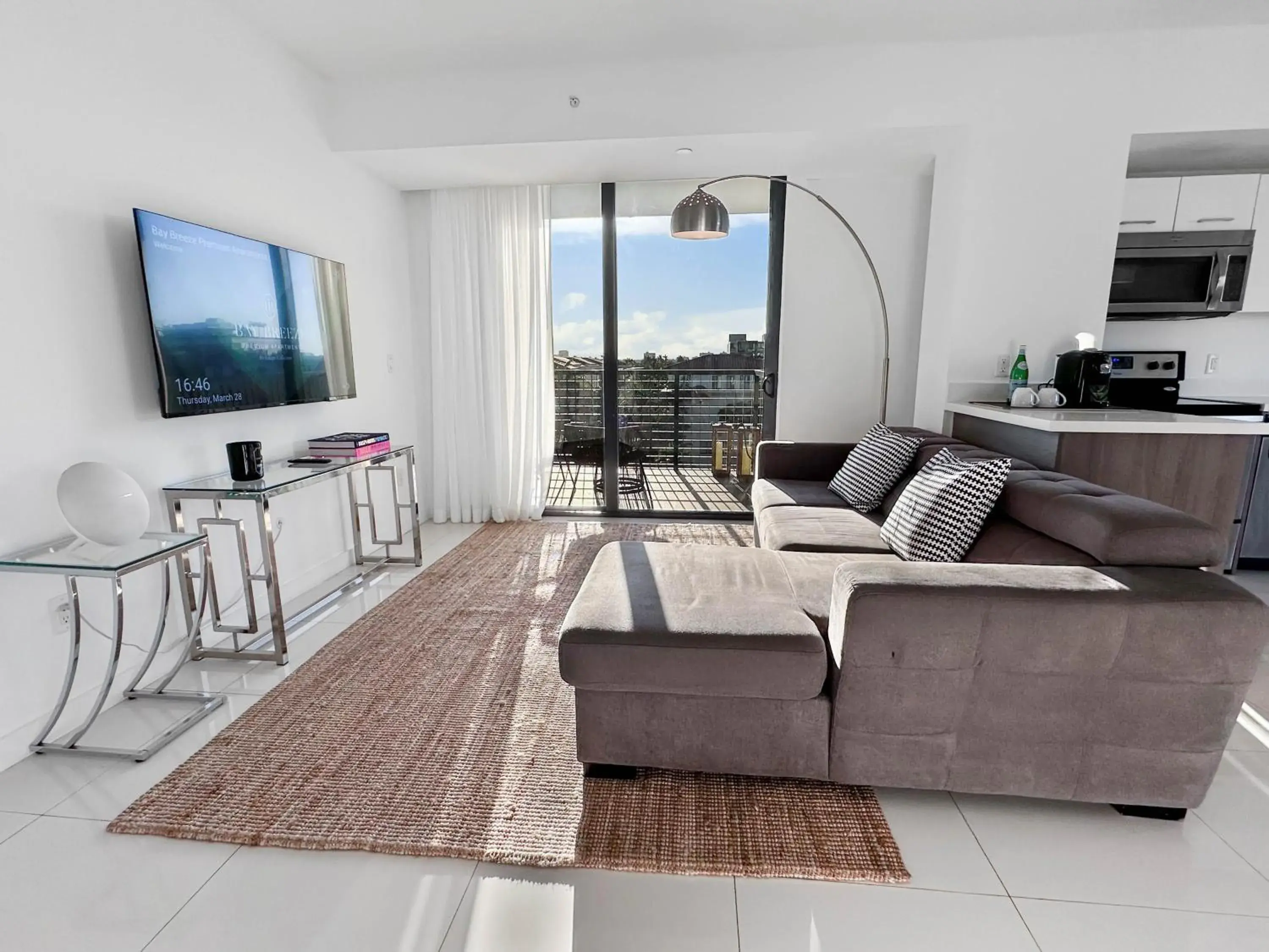 Penthouse - One Bedroom Apartment w/Kitchen and Balcony in Bay Breeze Premium Apartments by Eskape Collection Penthouse - One Bedroom Apartment w/Kitchen and Balcony in Bay Breeze Premium Apartments by Eskape Collection