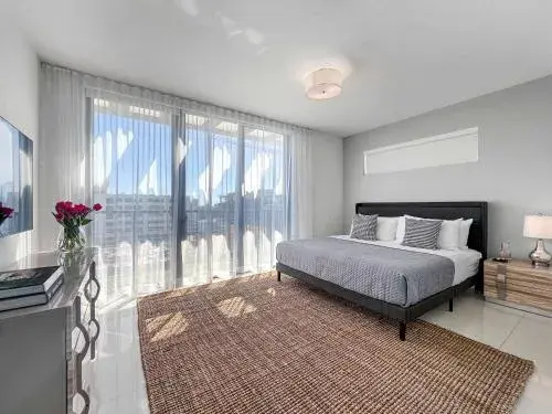 Penthouse - Two Bedroom Apartment w/Kitchen and Balcony in Bay Breeze Premium Apartments by Eskape Collection Penthouse - Two Bedroom Apartment w/Kitchen and Balcony in Bay Breeze Premium Apartments by Eskape Collection
