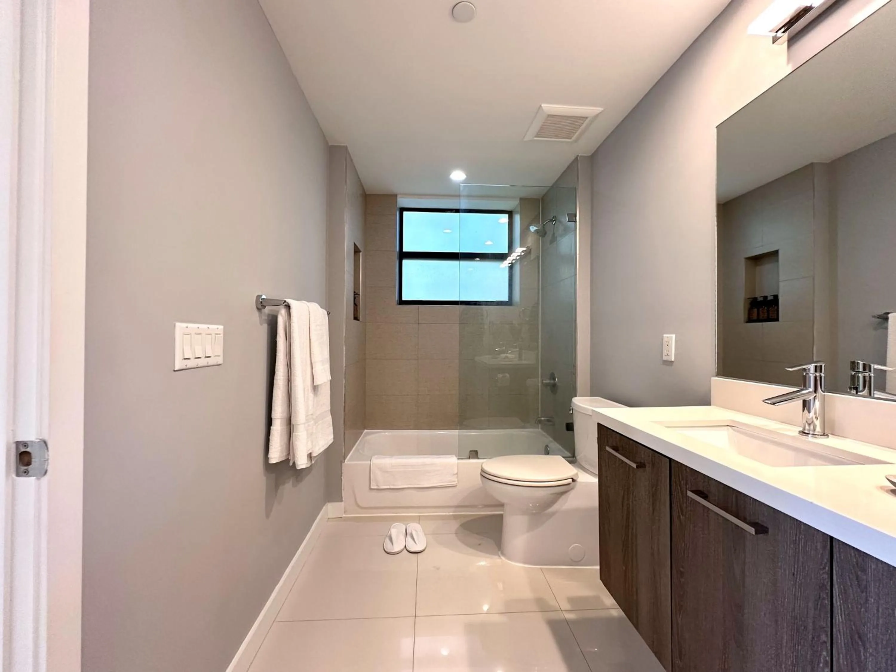 Bathroom in Bay Breeze Premium Apartments by Eskape Collection