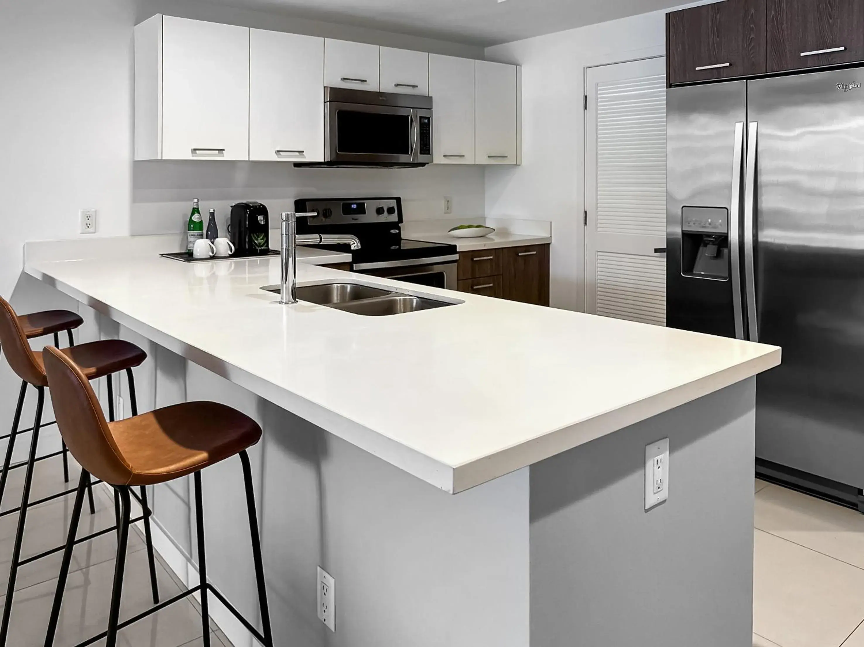 Urban - Two Bedroom Apartment w/Kitchen and Balcony in Bay Breeze Premium Apartments by Eskape Collection Urban - Two Bedroom Apartment w/Kitchen and Balcony in Bay Breeze Premium Apartments by Eskape Collection