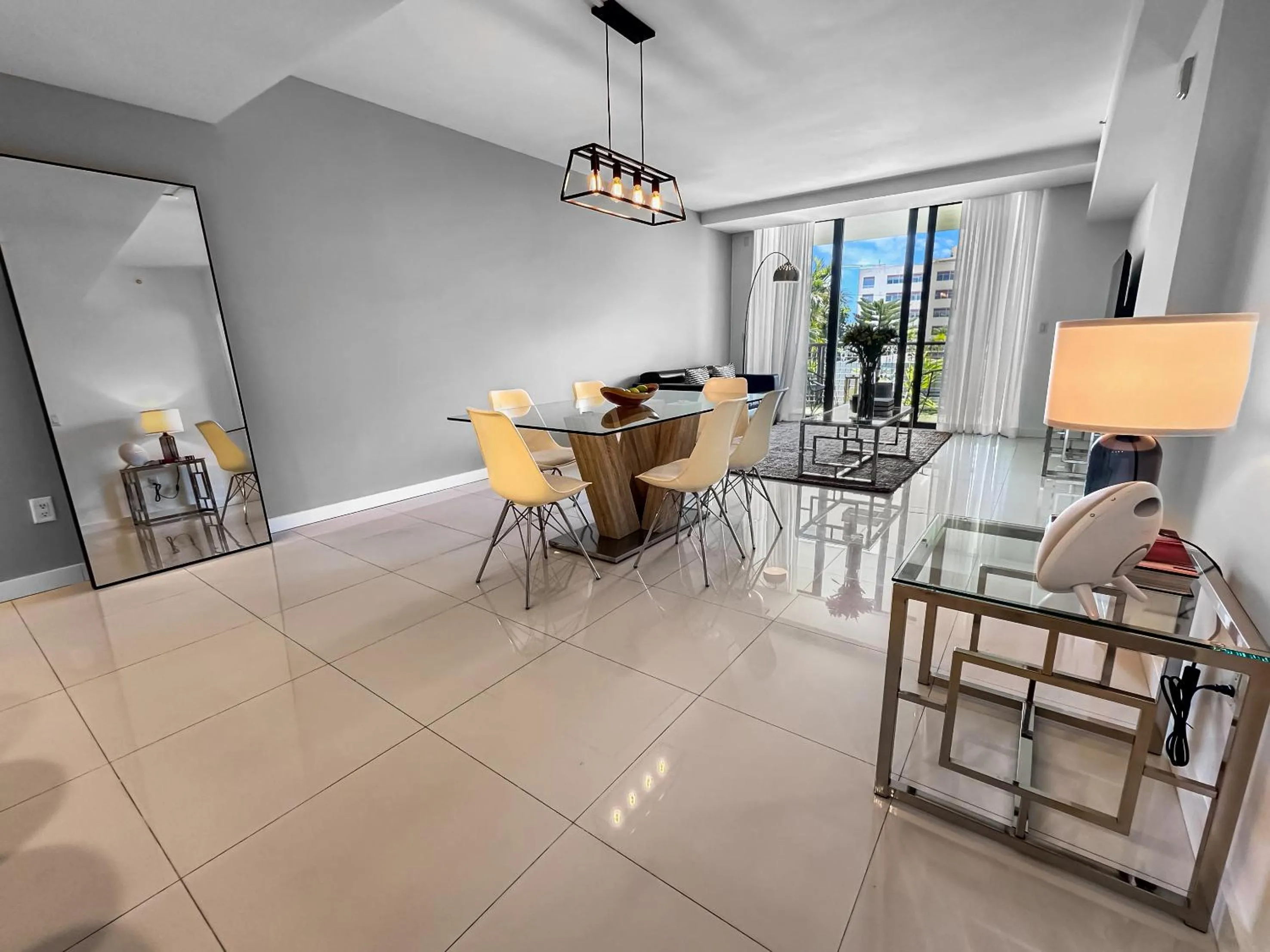 Living room in Bay Breeze Premium Apartments by Eskape Collection