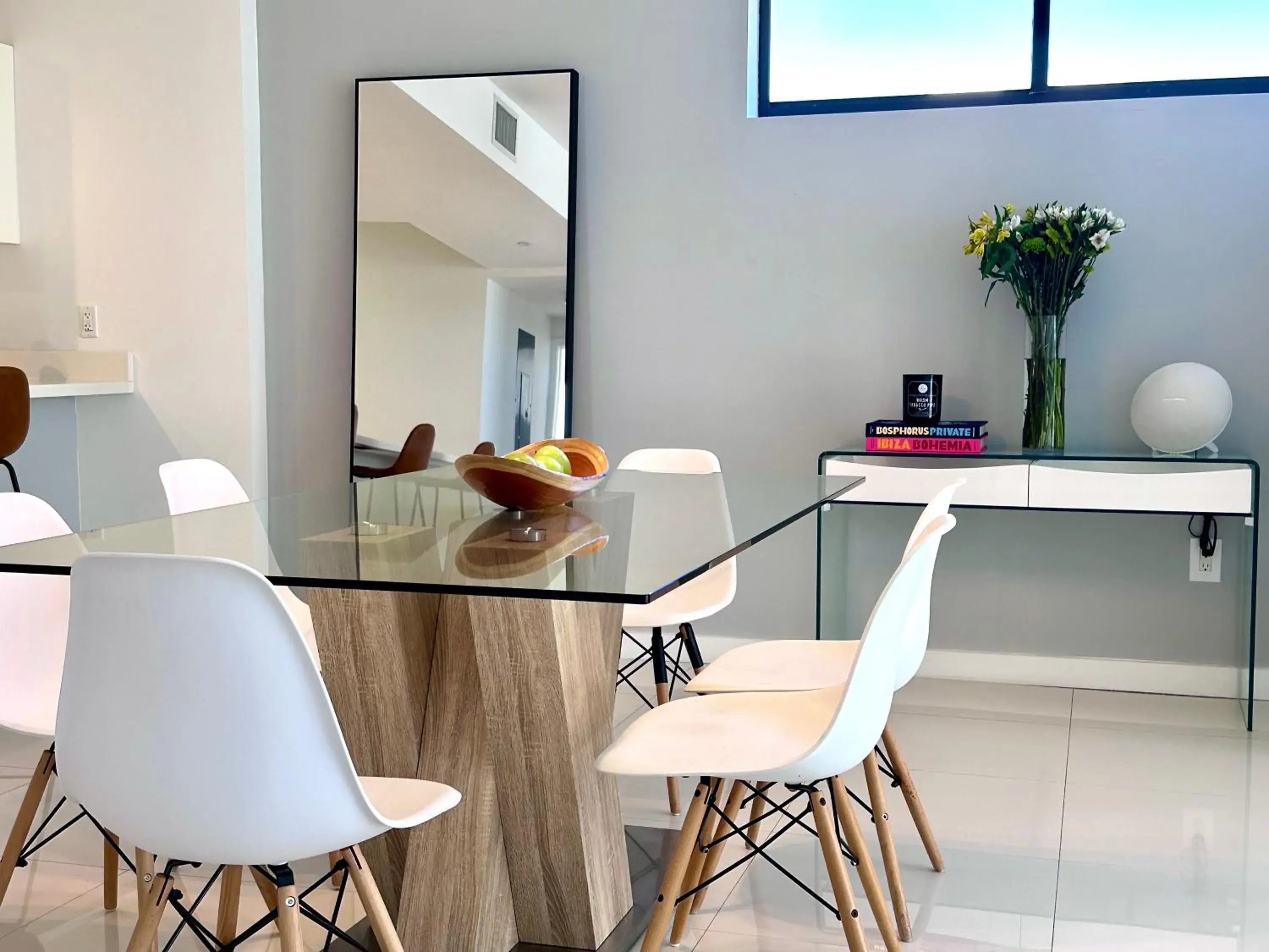 Penthouse - Two Bedroom Apartment w/Kitchen and Balcony in Bay Breeze Premium Apartments by Eskape Collection Penthouse - Two Bedroom Apartment w/Kitchen and Balcony in Bay Breeze Premium Apartments by Eskape Collection