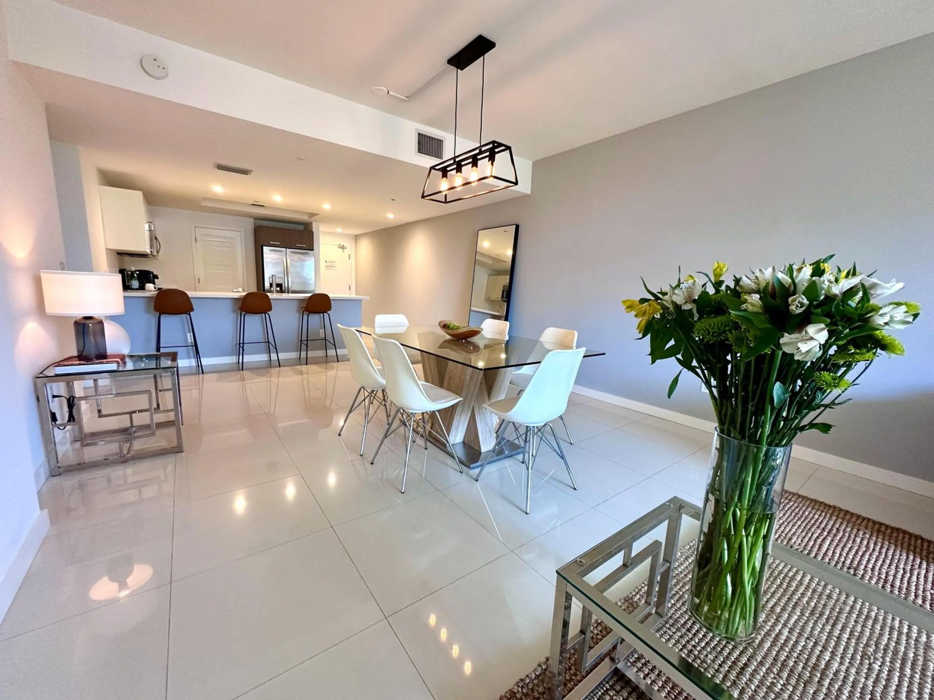 Kitchen or kitchenette in Bay Breeze Premium Apartments by Eskape Collection