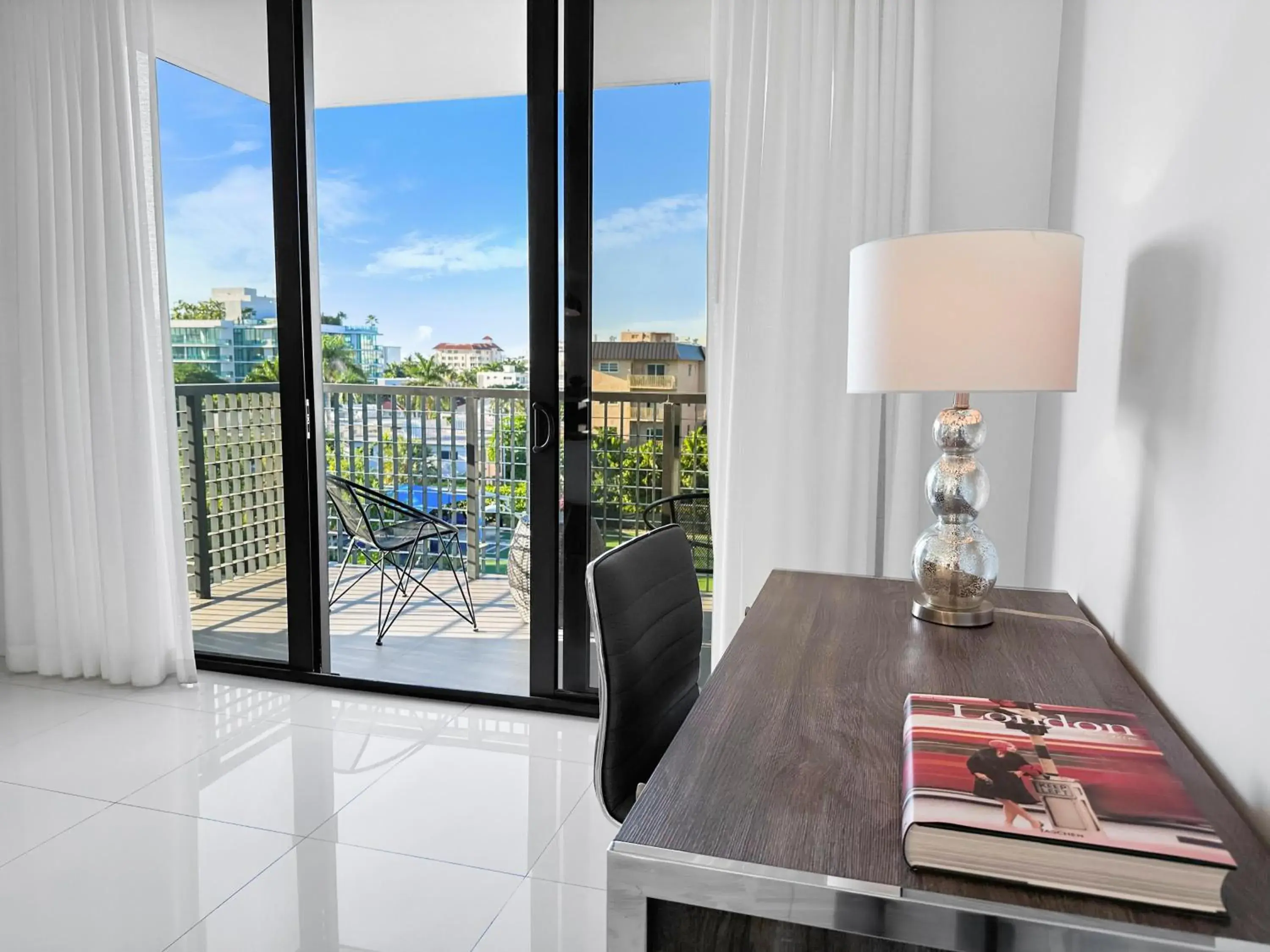 Penthouse - One Bedroom Apartment w/Kitchen and Balcony in Bay Breeze Premium Apartments by Eskape Collection Penthouse - One Bedroom Apartment w/Kitchen and Balcony in Bay Breeze Premium Apartments by Eskape Collection